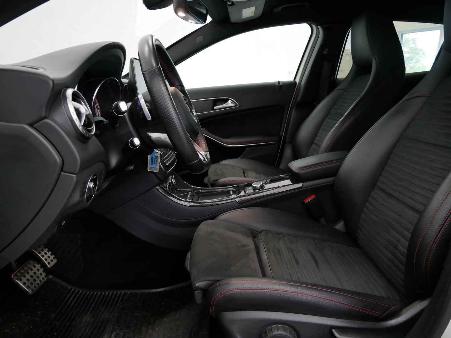 Mercedes-Benz GLA 220 D 4MATIC AMG paket