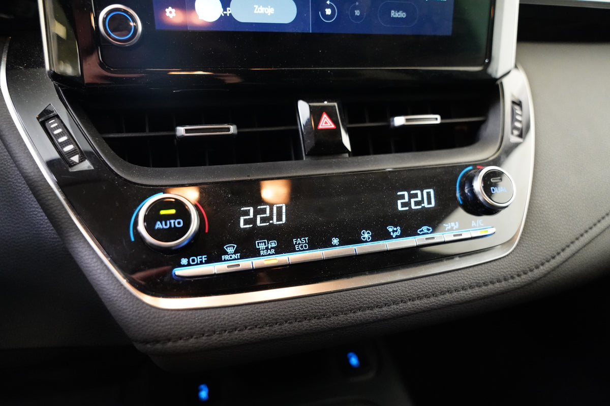 Toyota Corolla 1.5 VVT-i 92 kW – foto 20