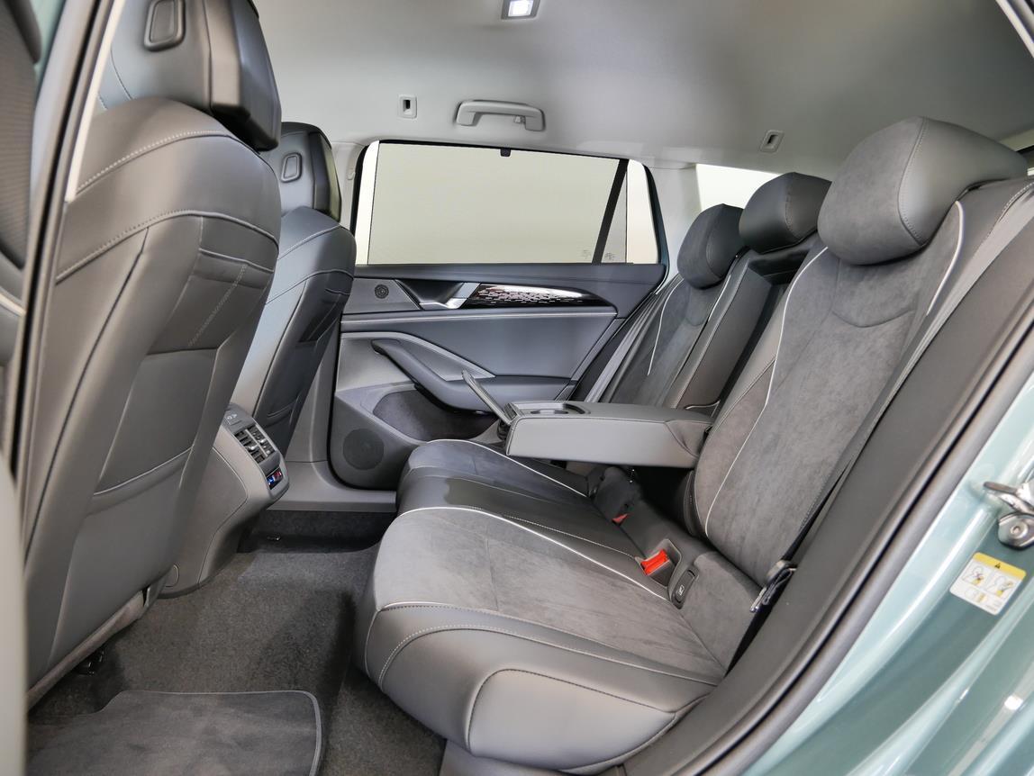 Volkswagen Passat 1.5 e-TSI 110 kW ELEGANCE