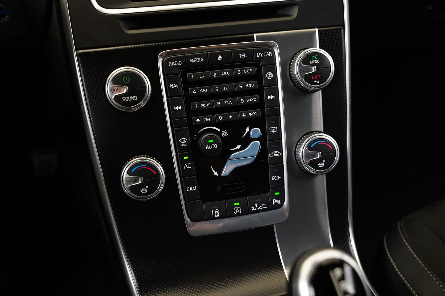 Volvo V60 2.0 T6 AWD 225 kW R-Desing