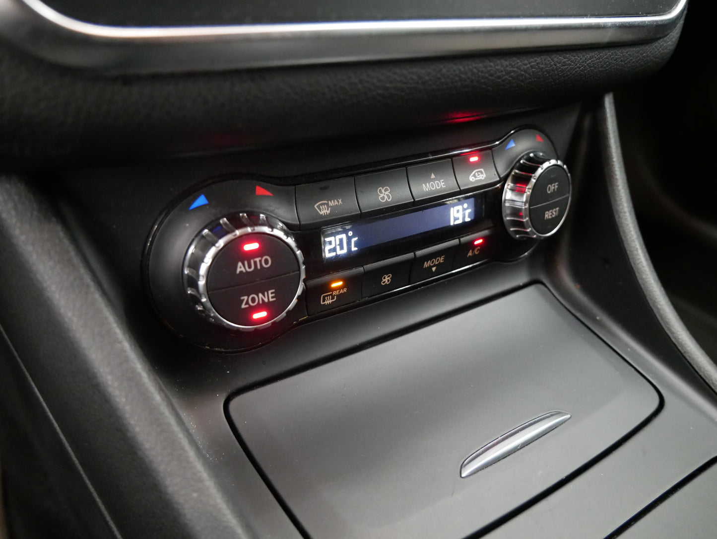 Mercedes-Benz CLA Shooting brake 180 90 kW