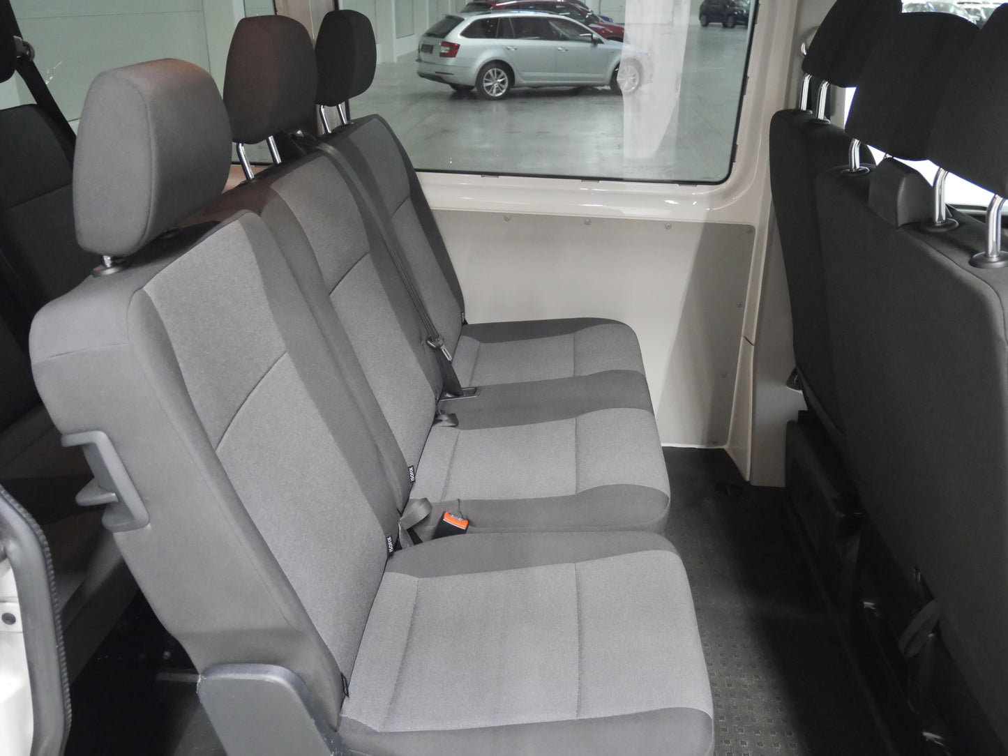 Volkswagen Transporter T6 2.0 TDI 110 kW 9 MÍST MANUÁ