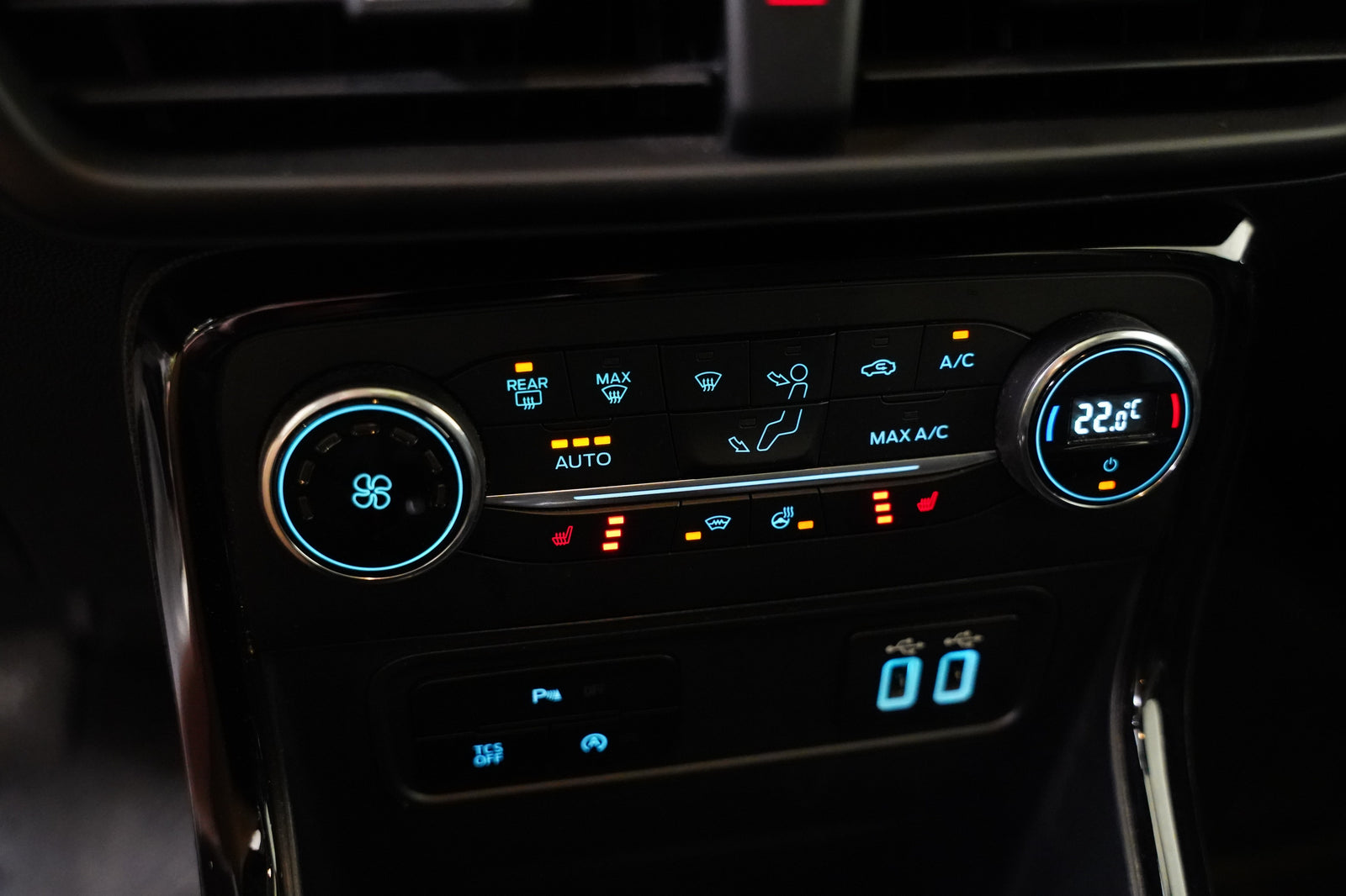 Ford Ecosport 1.0 EcoBoost 92 kW Titanium – foto 21