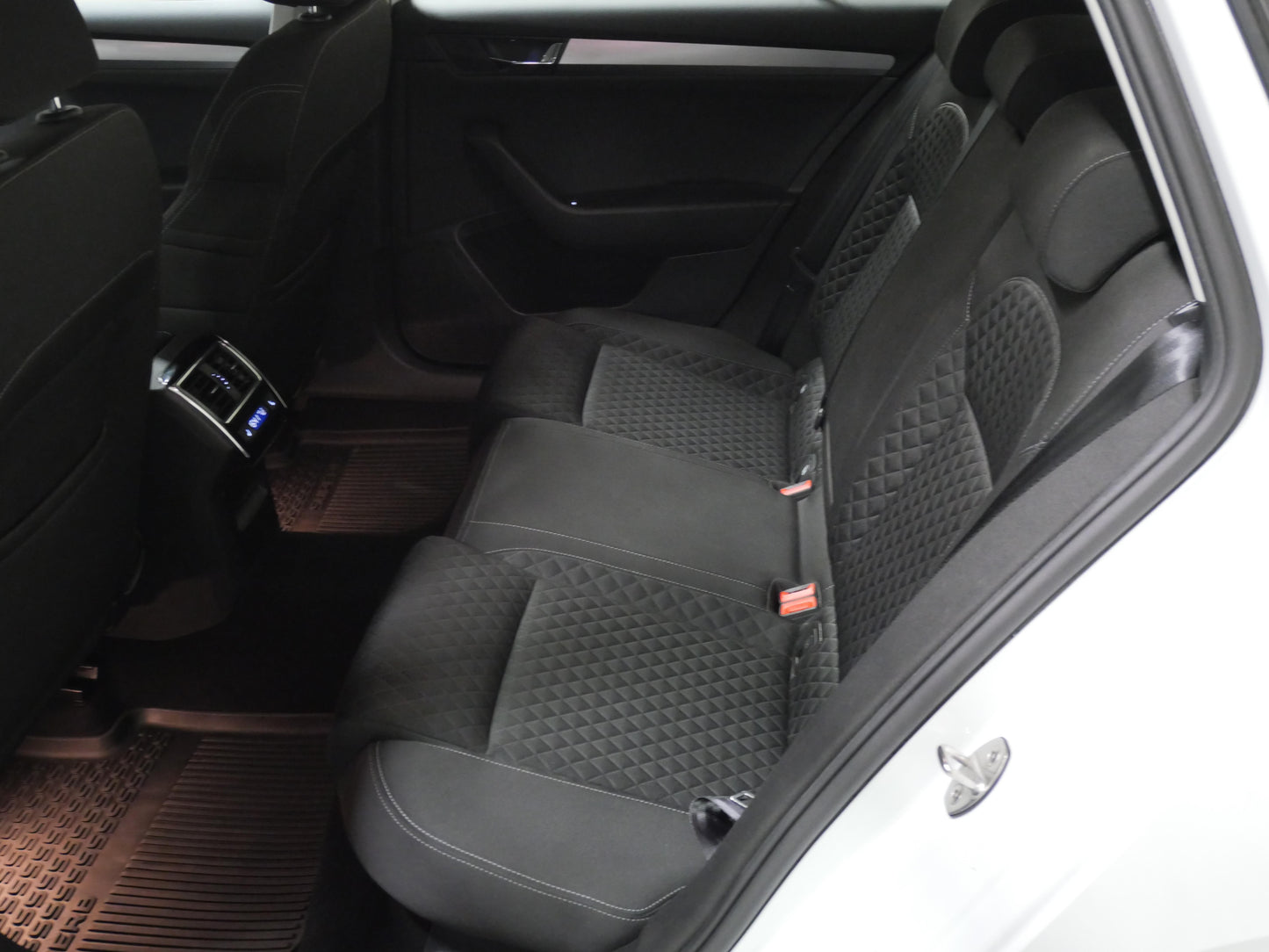 Škoda Superb 2.0 TDI 140 kW Style