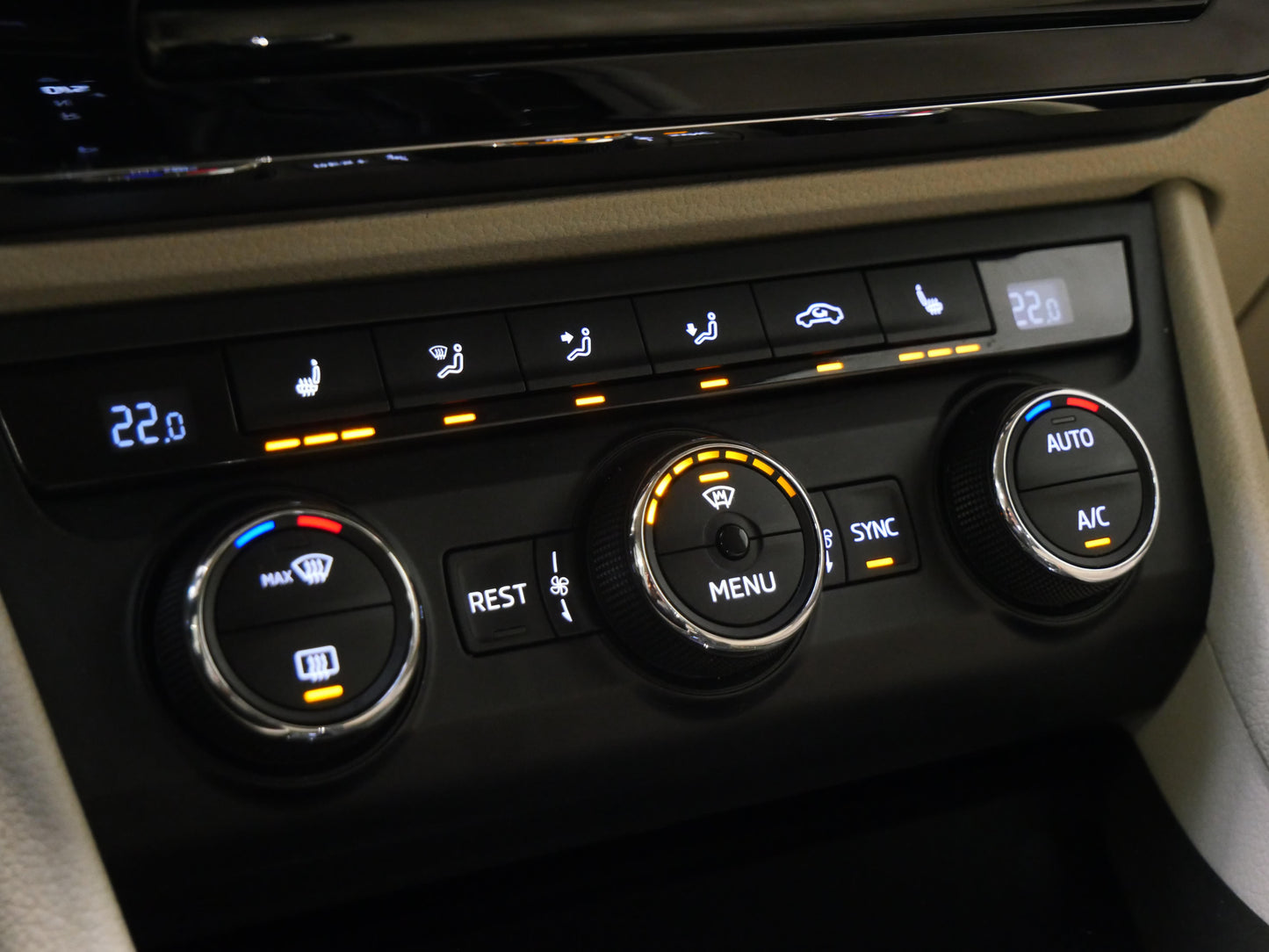 Škoda Superb 2.0 TDI 140 kW DSG Style Plus