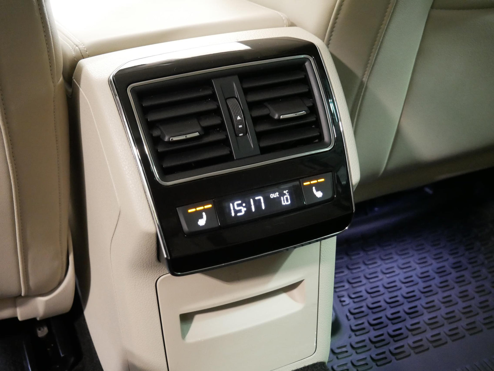 Škoda Superb 2.0 TDI 147 kW L&K – foto 21