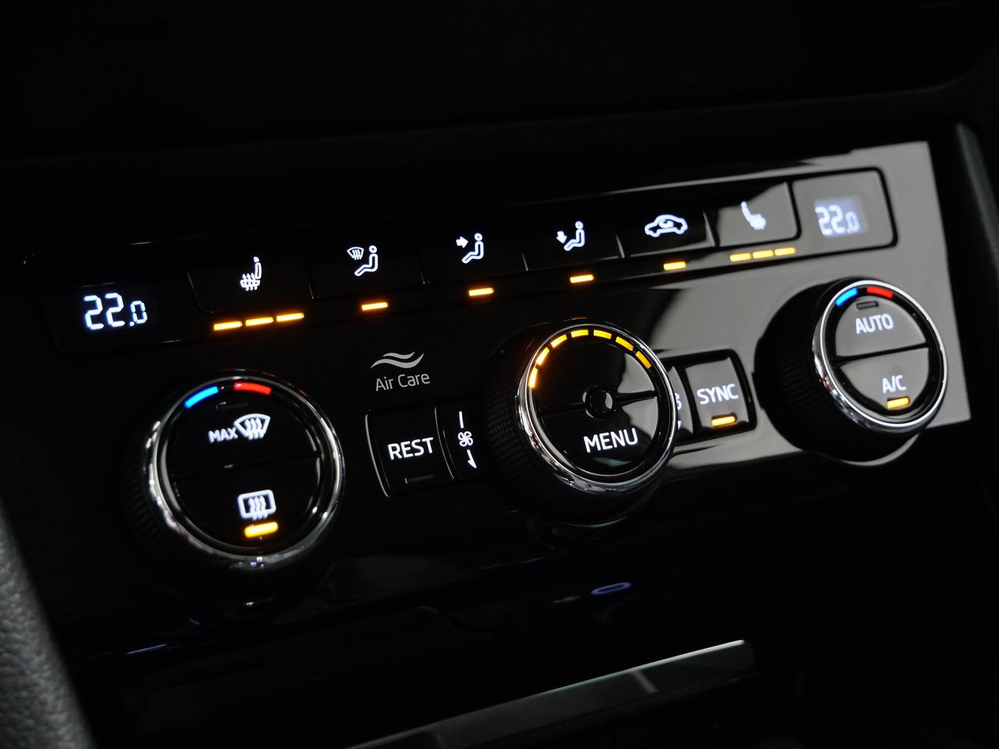 Škoda Superb 2.0 TDI 110 kW Style TOP