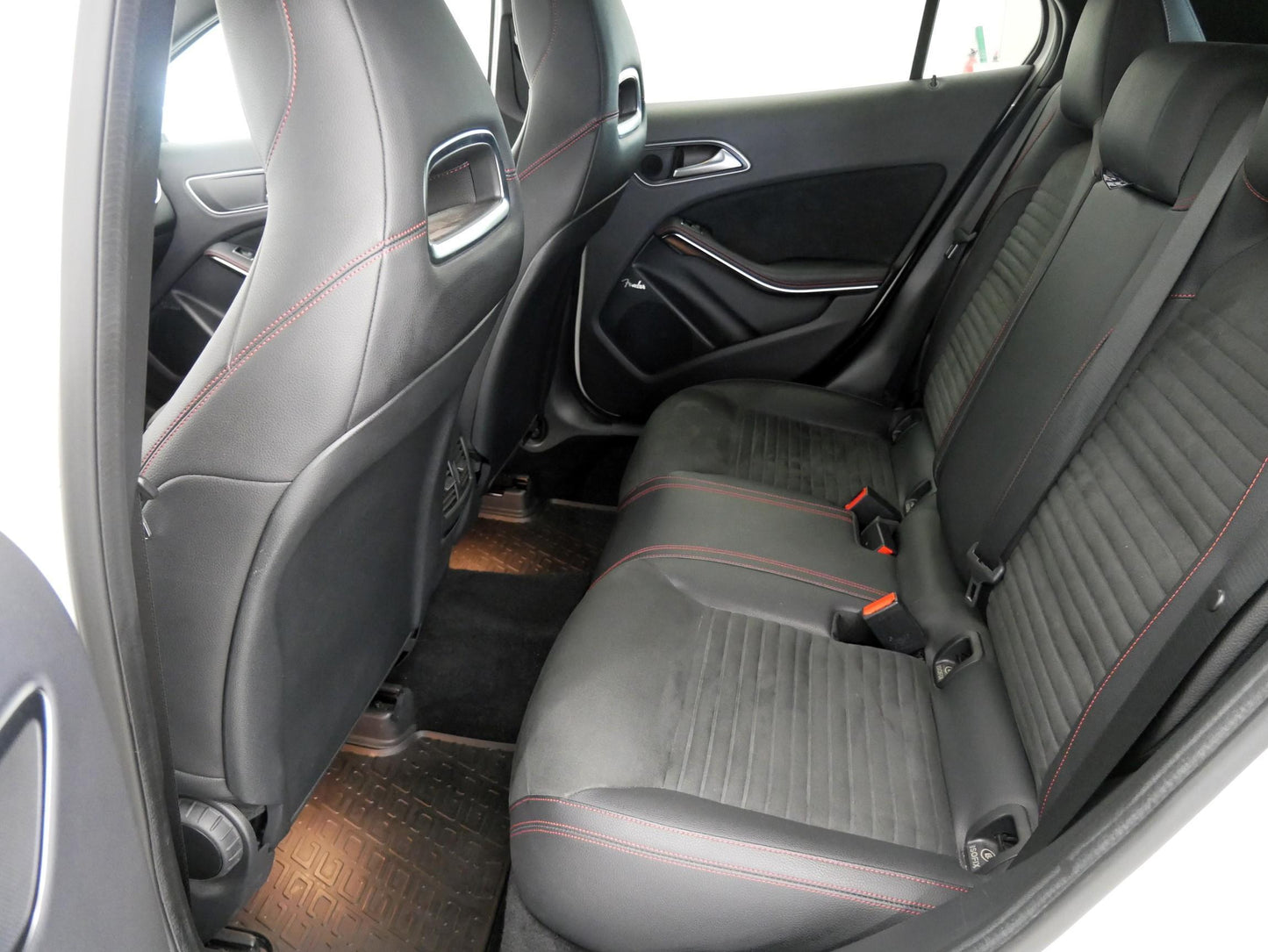 Mercedes-Benz GLA 220 D 4MATIC AMG paket