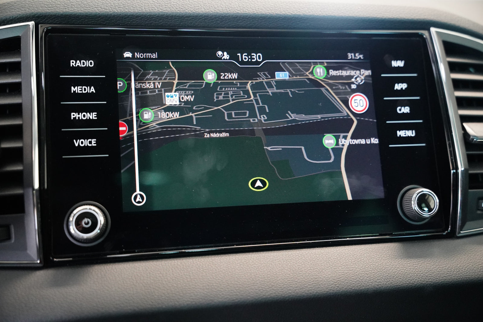 Škoda Karoq 1.5 TSI 110 kW Top Selection – foto 21