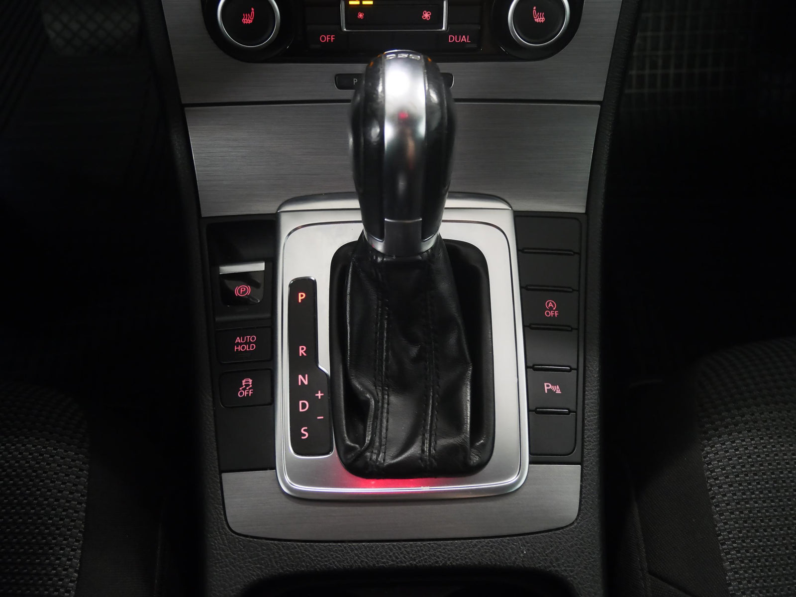 Volkswagen Passat 2.0 TDI 103 kW Comfortline – foto 22