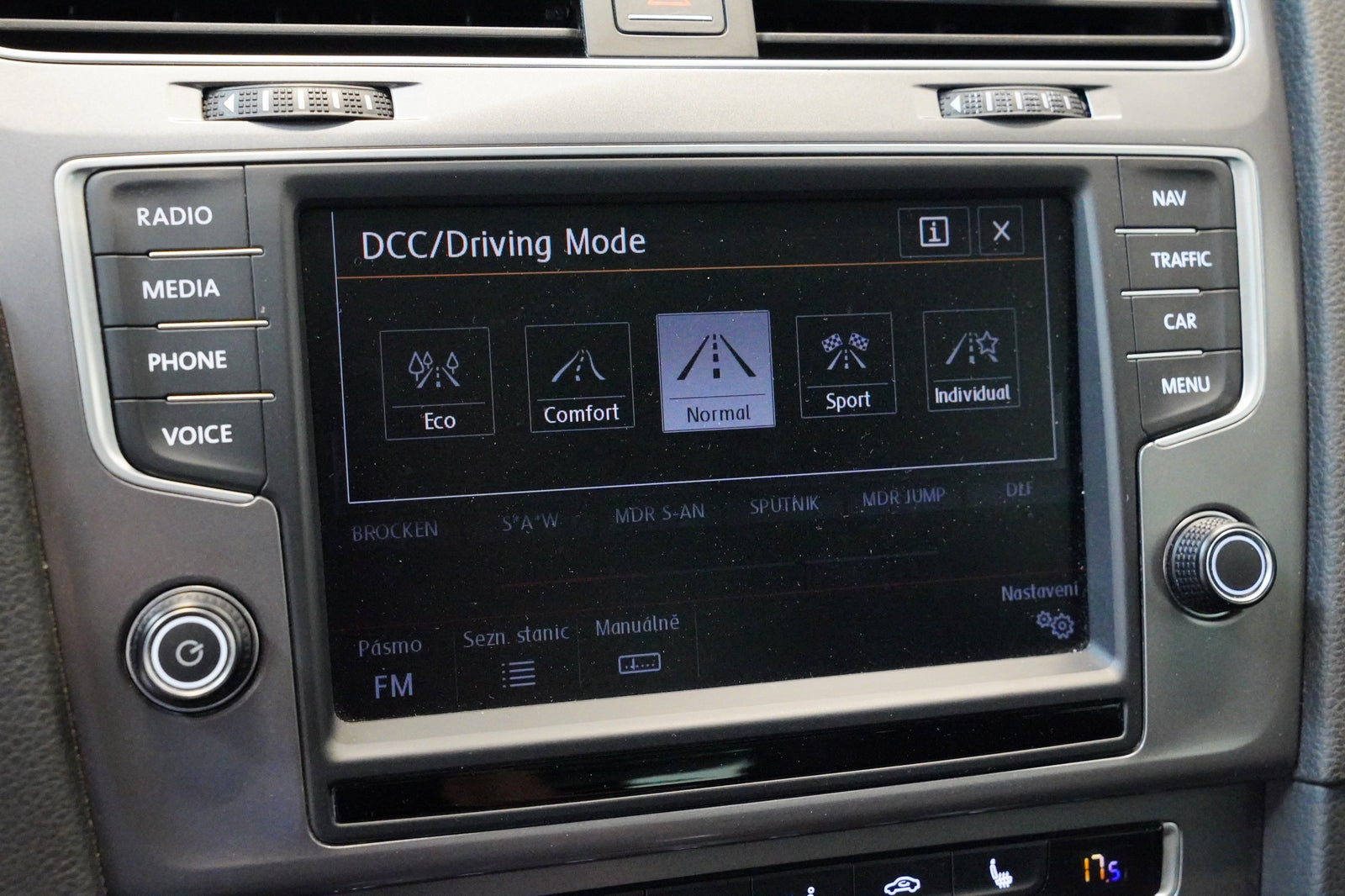 Volkswagen Golf 2.0 TDI 110 kW Lounge – foto 21