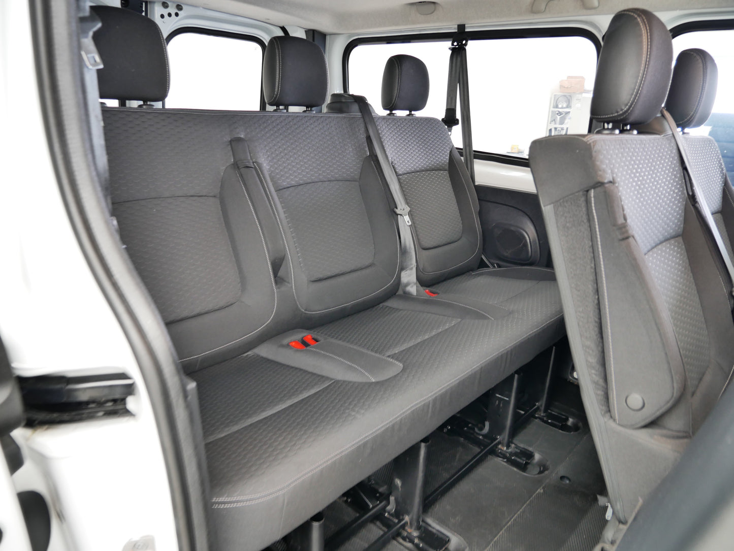 Opel Vivaro 1.6CDTi 85kW 9 míst L2H1