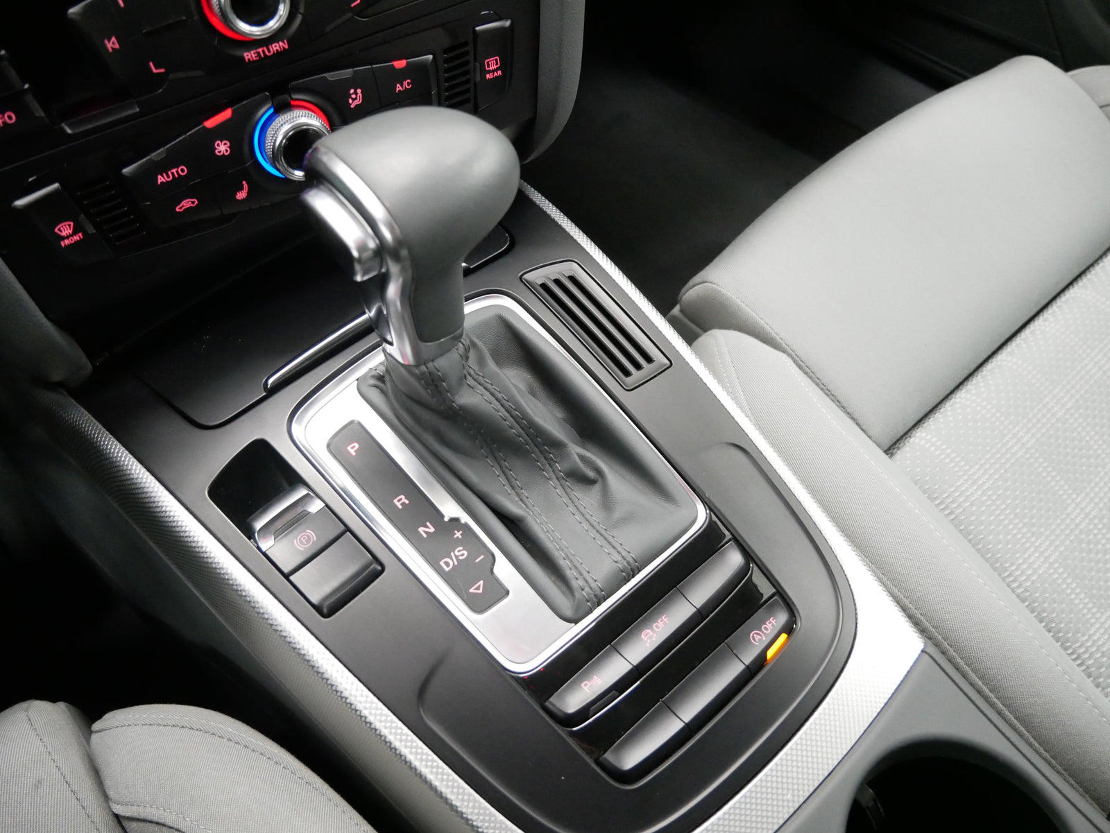 Audi A4 2.0 TDI 130kW quattro Ambition – foto 22