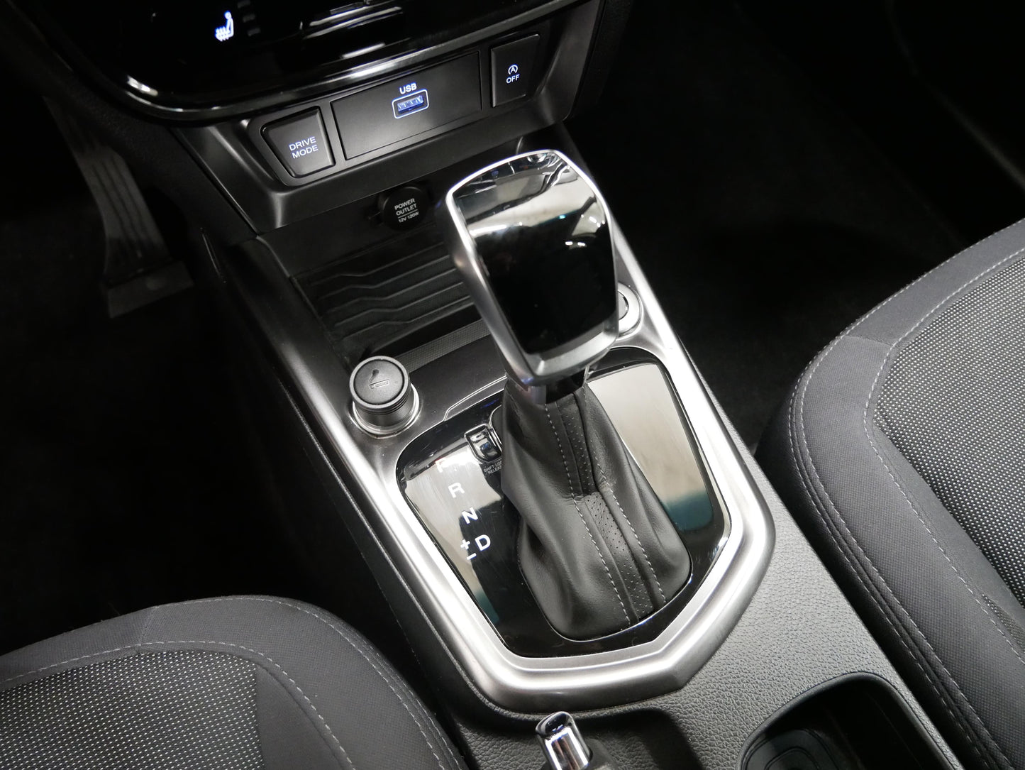 Ssang Yong Tivoli 1.5 i 120 kW Black Line