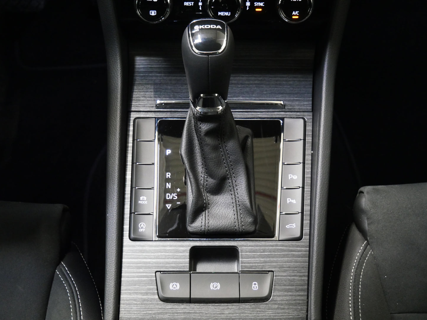 Škoda Superb 2.0 TDI 110 kW Style Plus