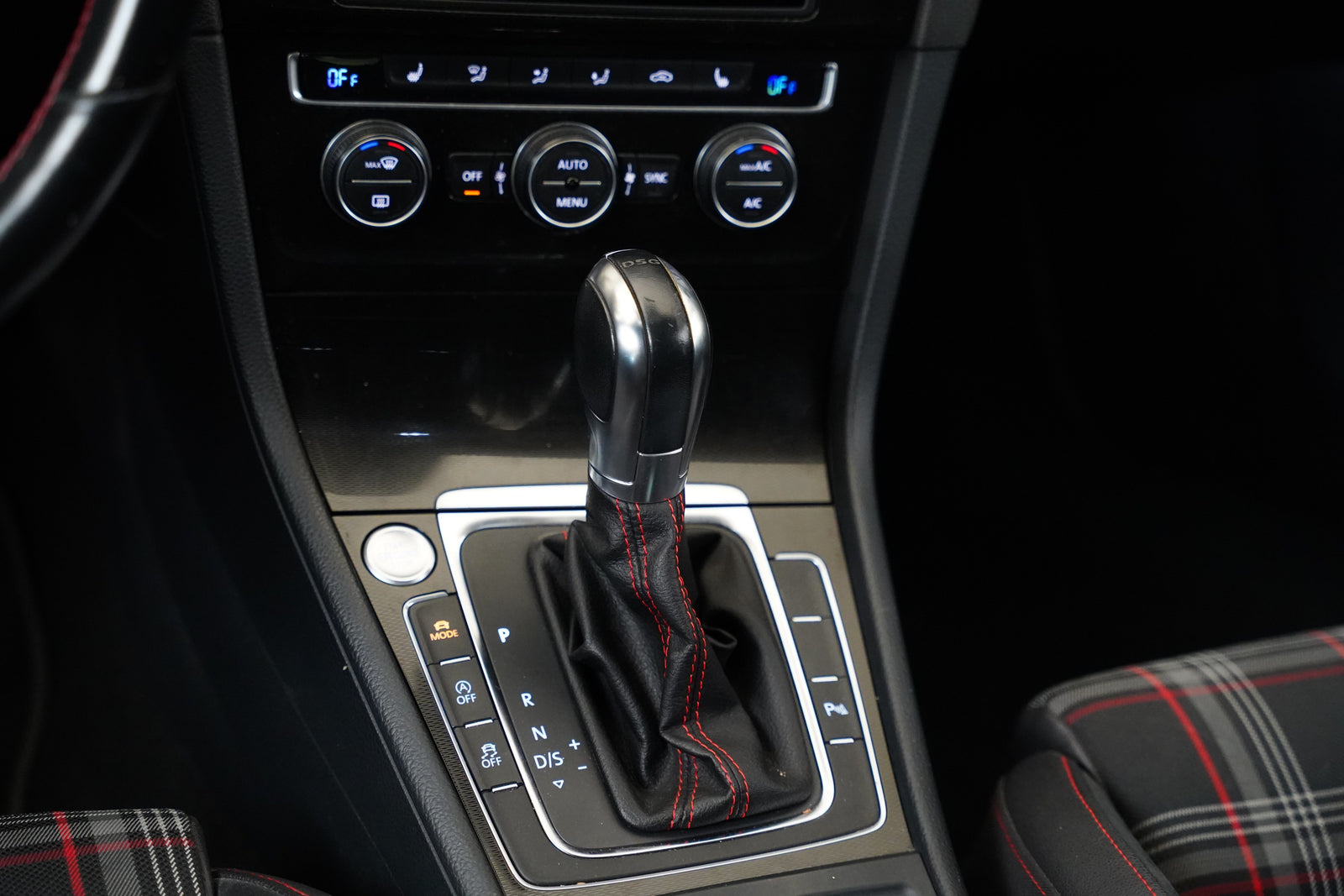 Volkswagen Golf 2.0 TSI 169 kW GTI Performance – foto 22