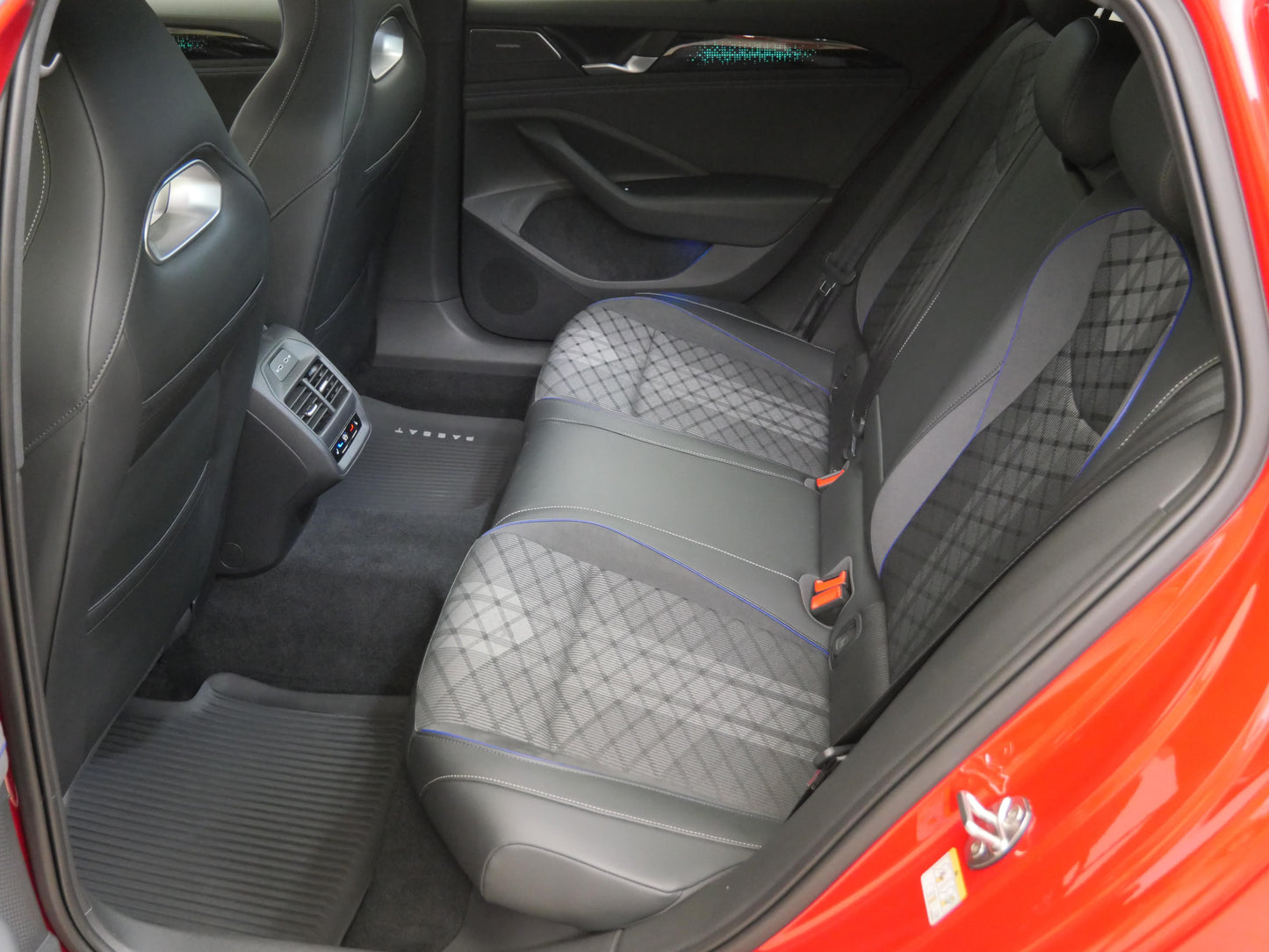 Volkswagen Passat 2.0 TDI 110 kW DSG R-Line