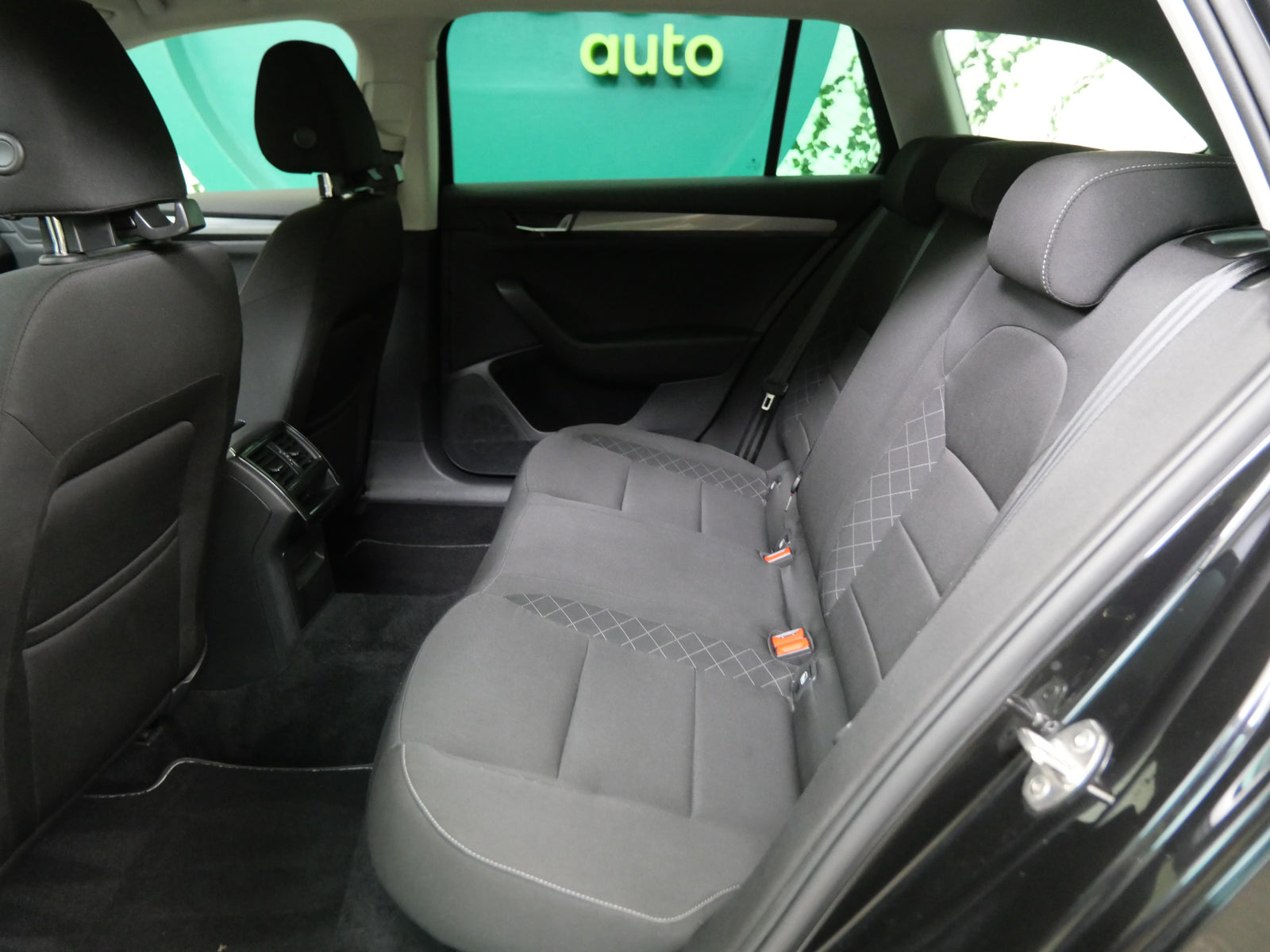 Škoda Superb 1.6 TDI 88 kW Active – foto 22
