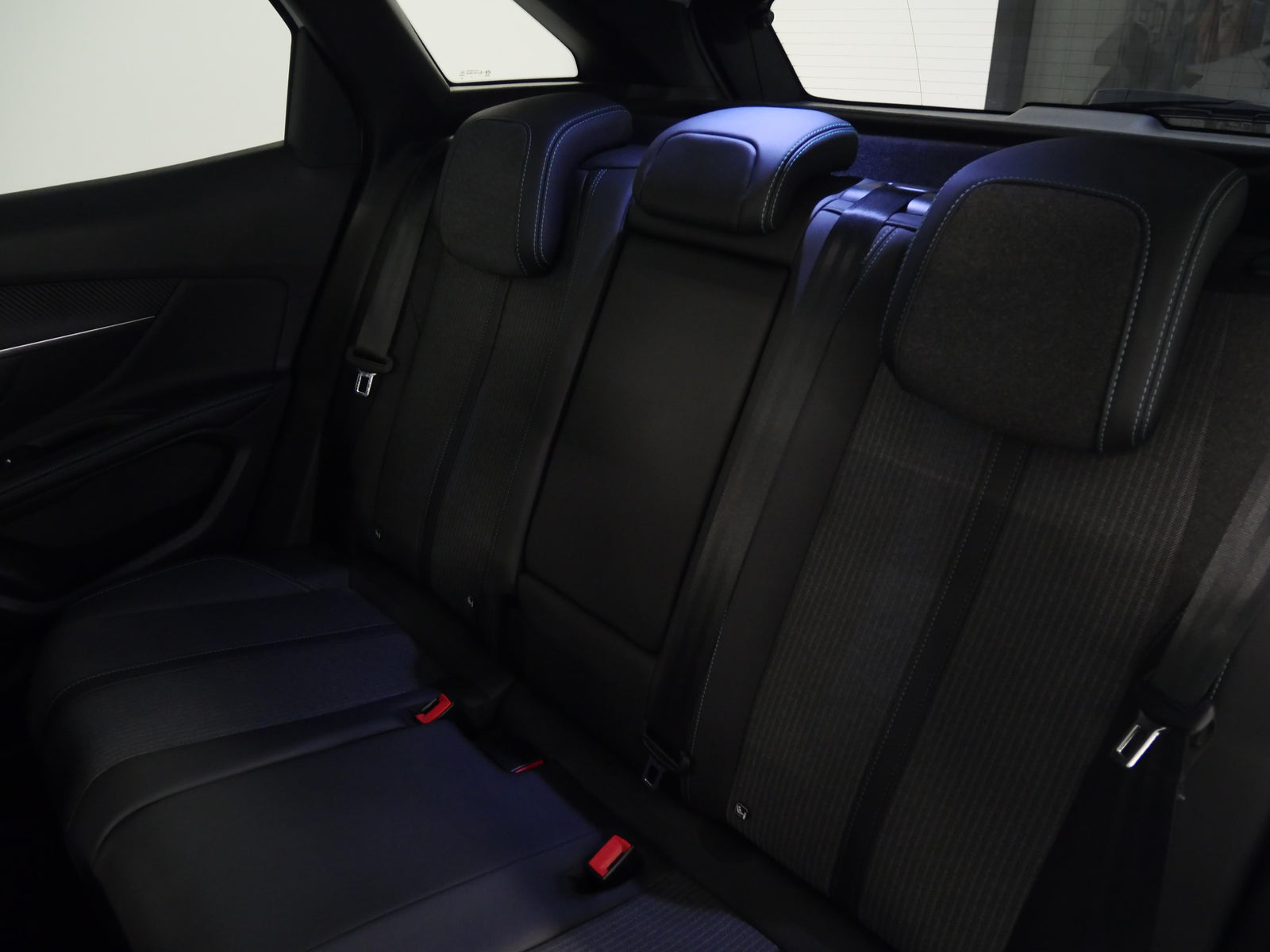 Peugeot 3008 1.5 BlueHDi 96 kW ALLURE – foto 25