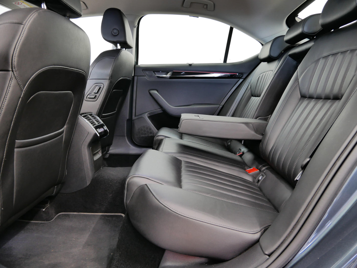 Škoda Superb 2.0 TDI 140 kW DSG 4x4 L&K
