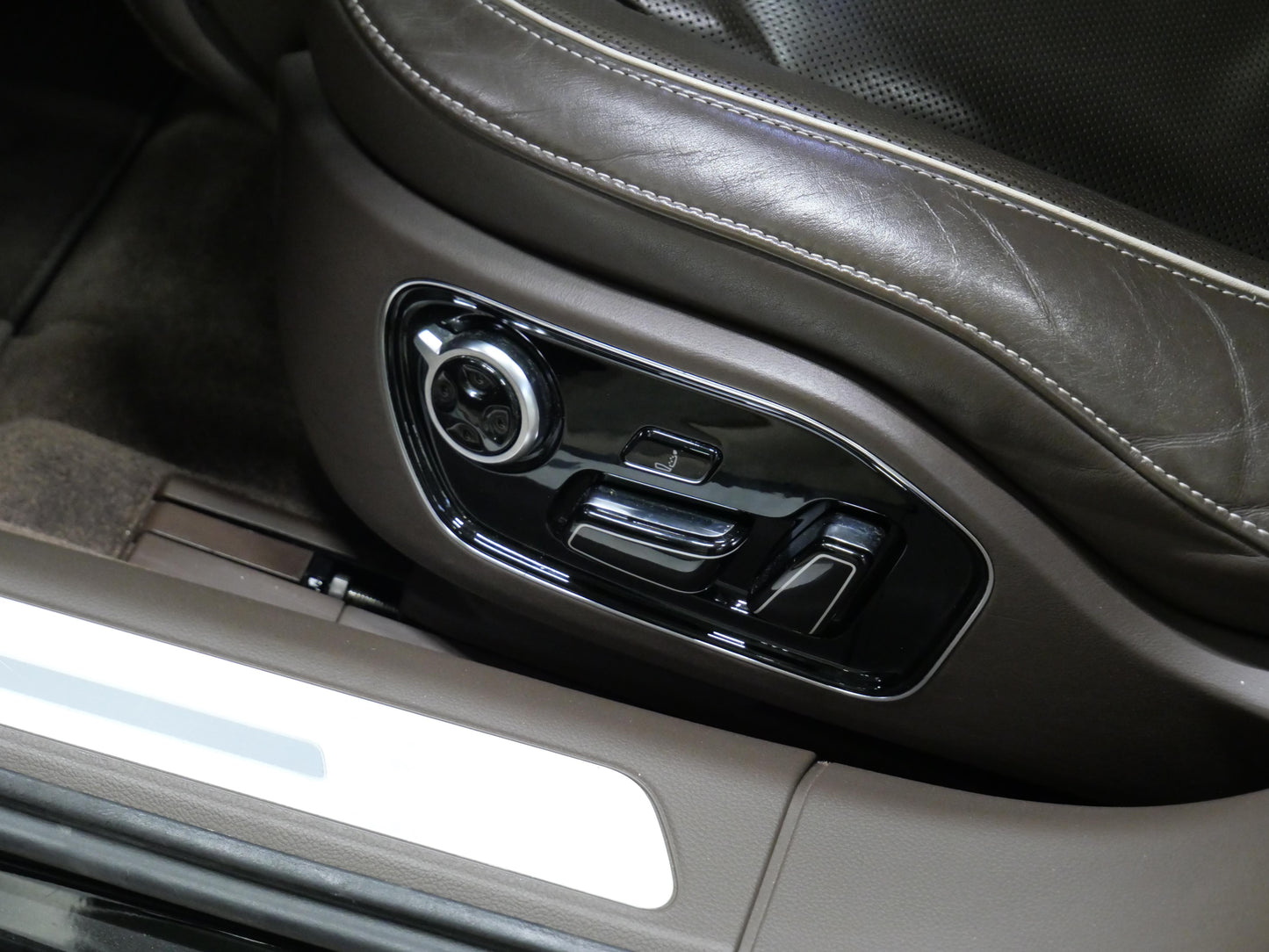 Audi A8 4.2 FSI V8 273 kW