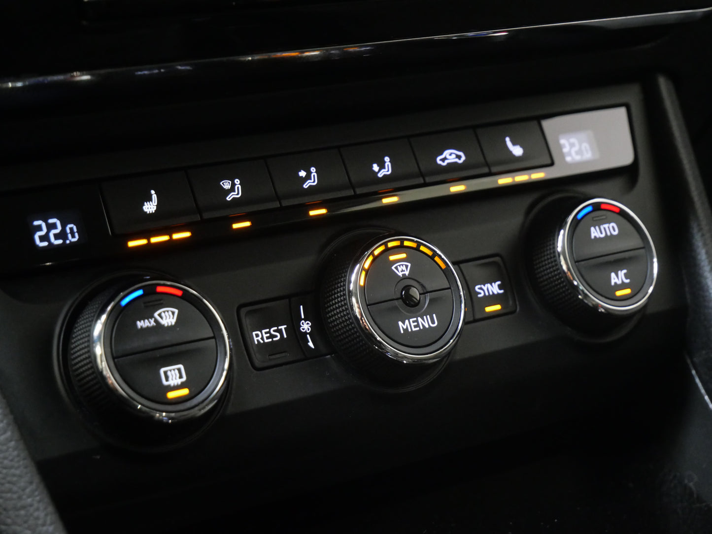 Škoda Superb 2.0 TDI 140 kW Style