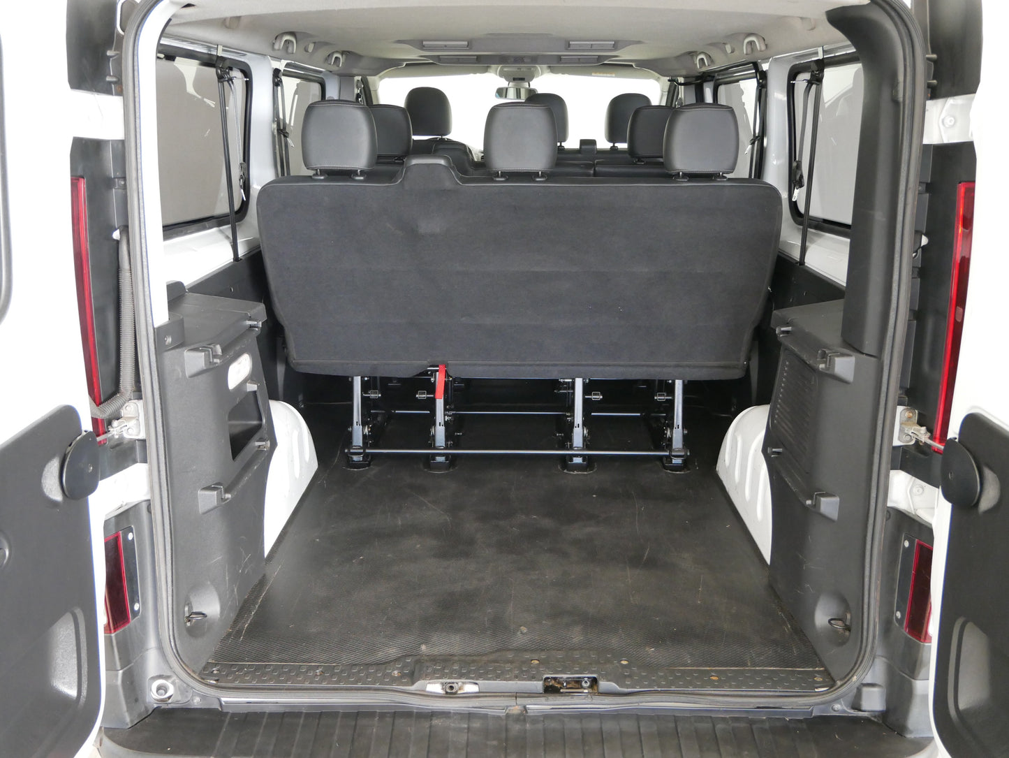 Opel Vivaro 1.6CDTi 85kW 9 míst L2H1