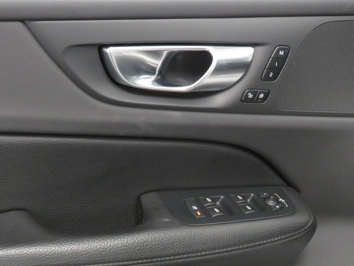 Volvo V60 2,0 145kW B4 AWD diesel Pro AU