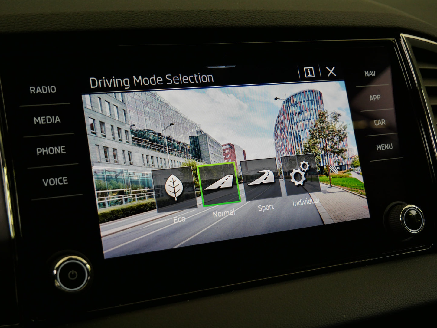 Škoda Karoq 1.5 TSI 110 kW Top Selection