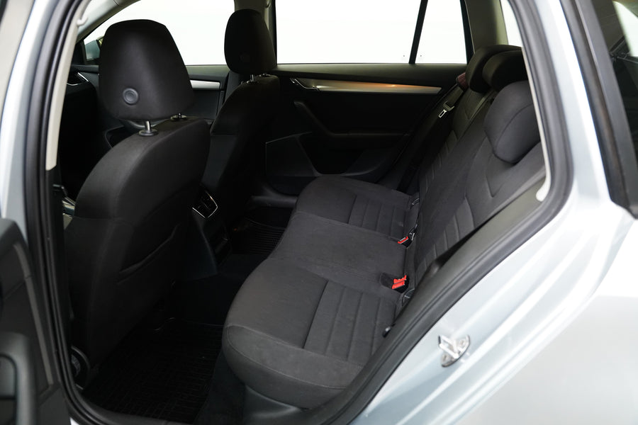 Škoda Octavia 1.6 TDI DSG Elegance – foto 22