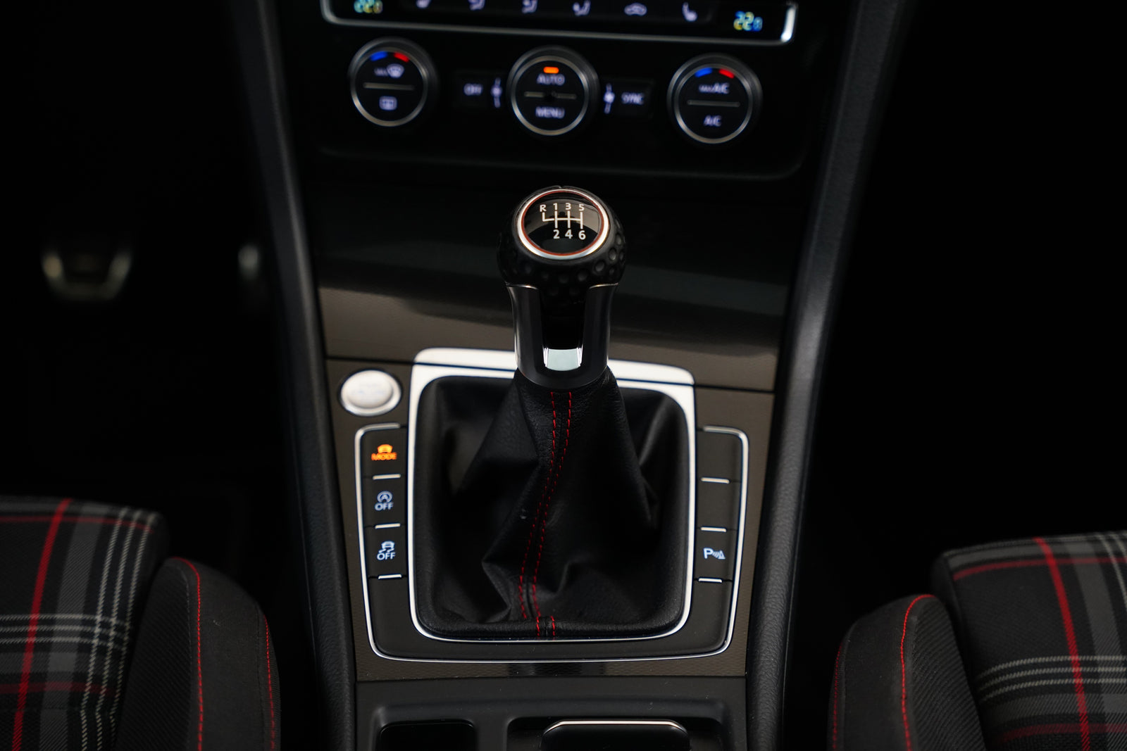 Volkswagen Golf 2.0 TSI 169 kW GTI – foto 22