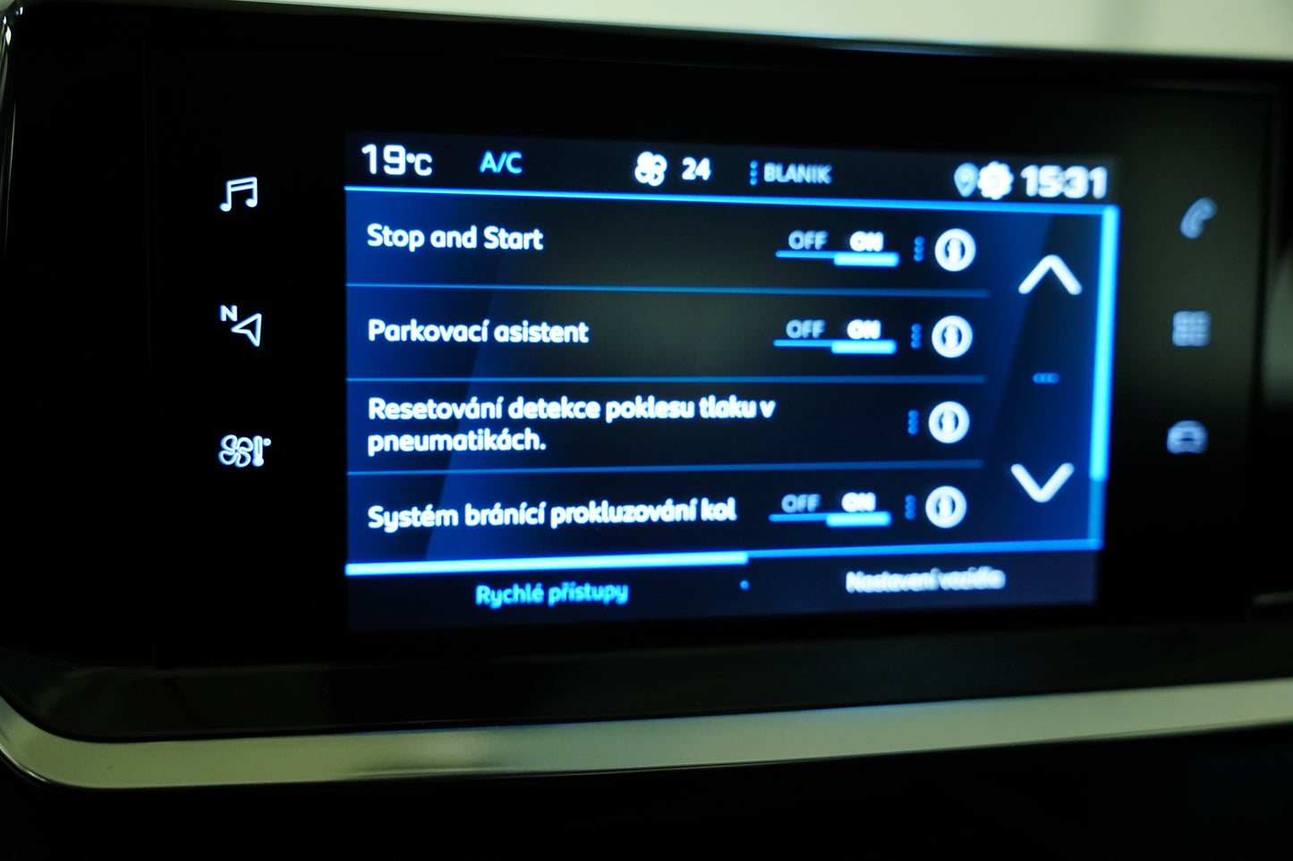 Peugeot 2008 1.2 PureTech 74 kW Active pack
