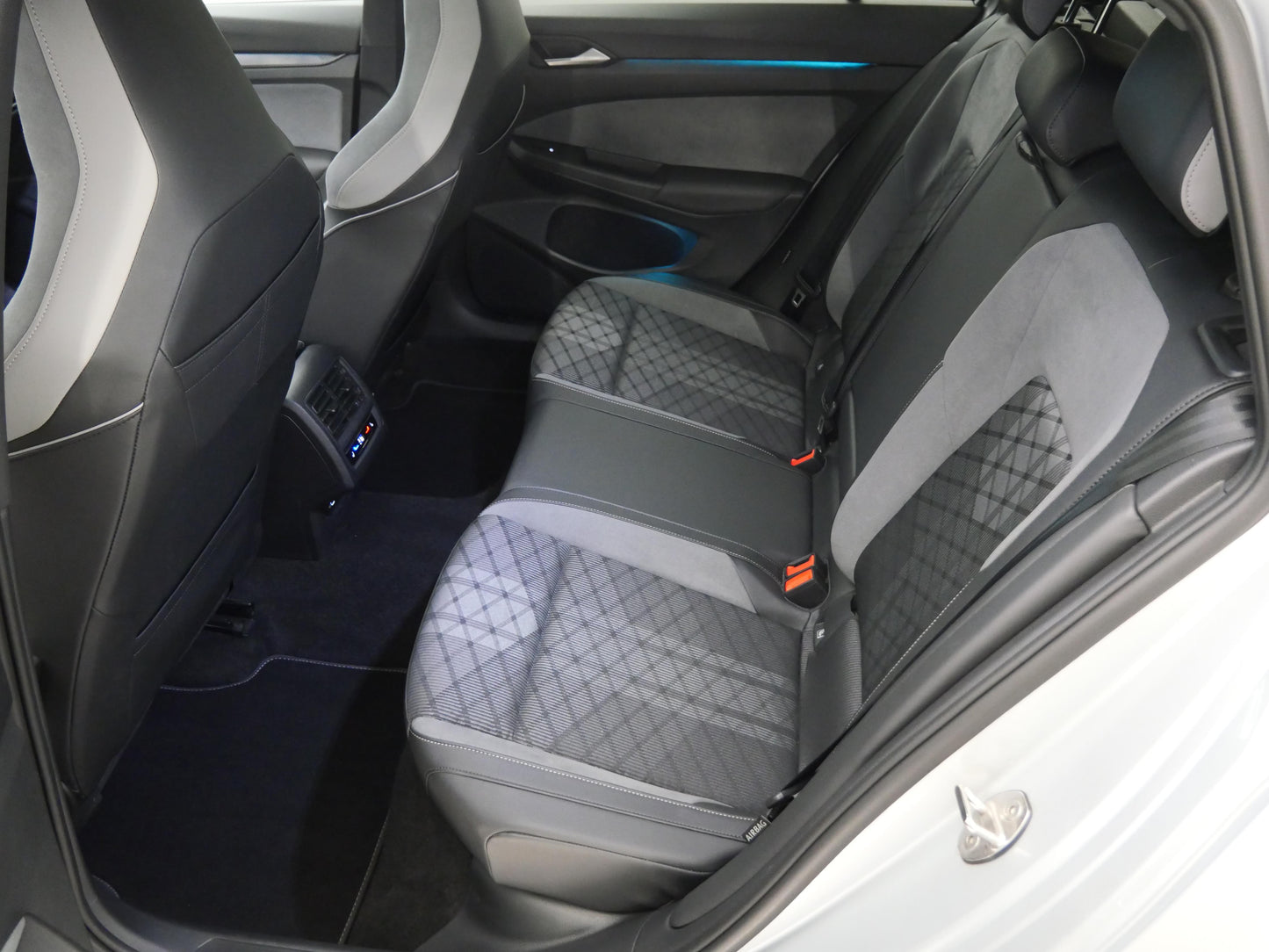 Volkswagen Golf 2.0 TDI 110 kW DSG R-Line