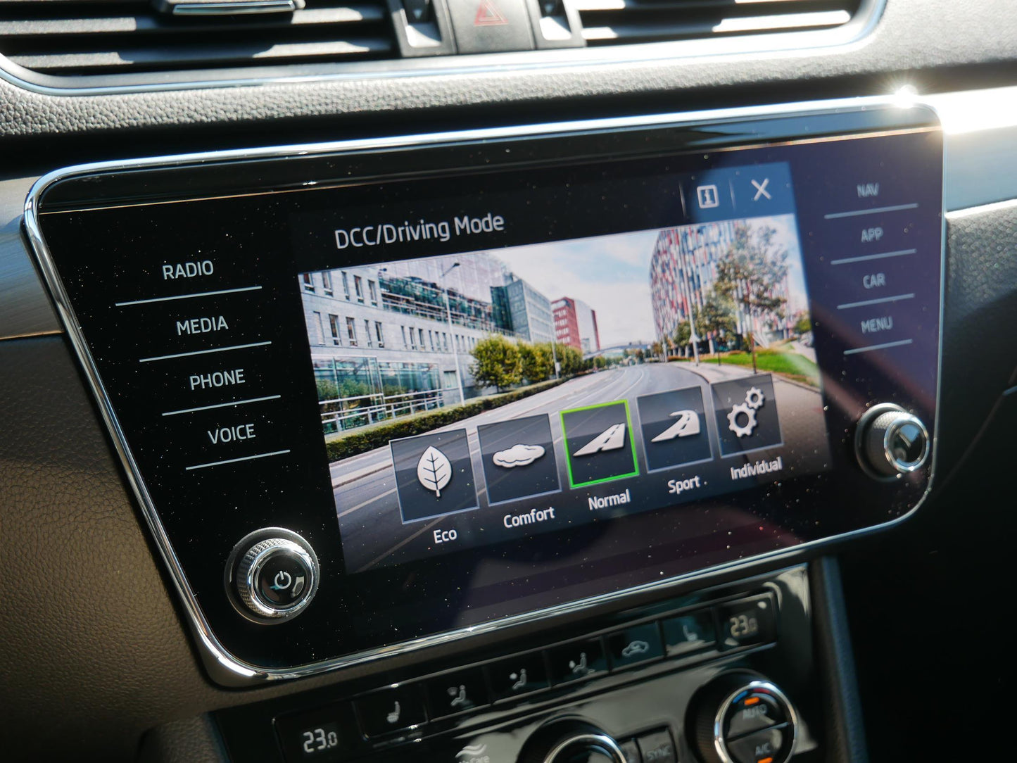 Škoda Superb 2.0 TDI 140 kW Style Business+