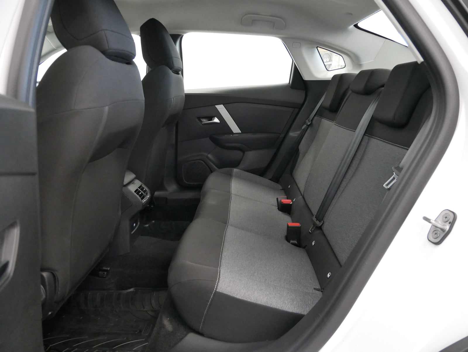 Citroën C4 X Citroen C4 X 1,2 Puretech 74kW – foto 24