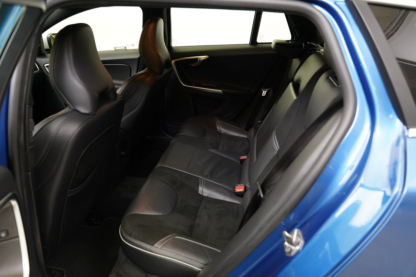 Volvo V60 2.0 T6 AWD 225 kW R-Desing