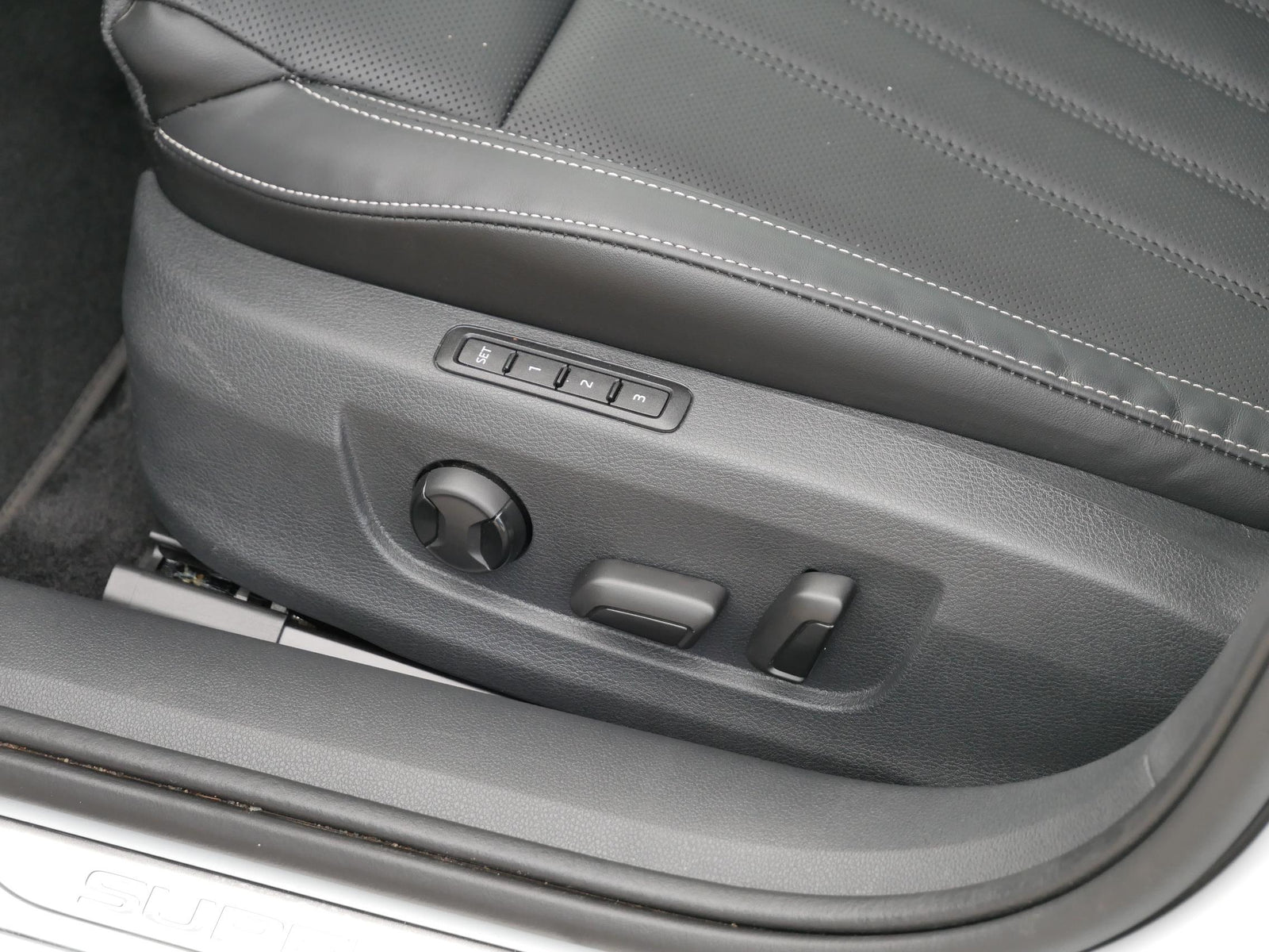 Škoda Superb 2.0 TDI 147 kW L&K – foto 23