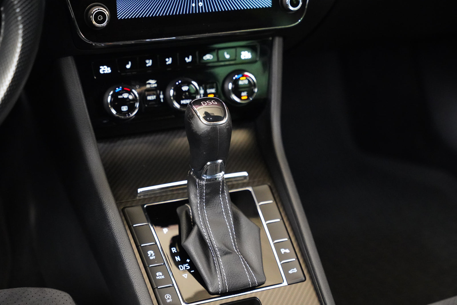 Škoda Superb SportLine 2.0 TSI 140 kW DSG – foto 24