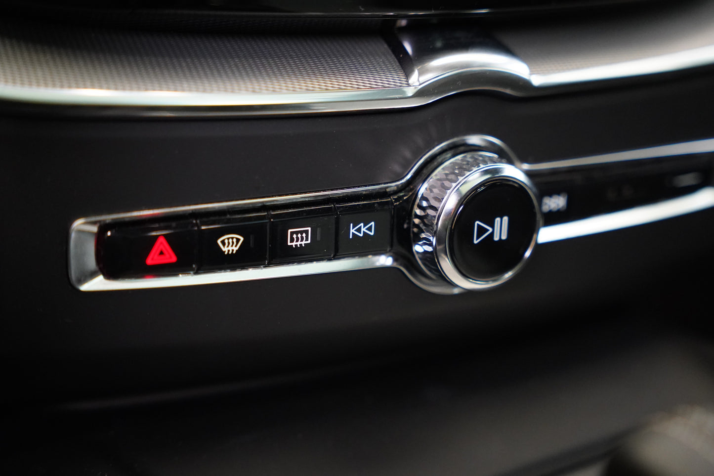 Volvo XC60 B4 145 kW AWD R-Design