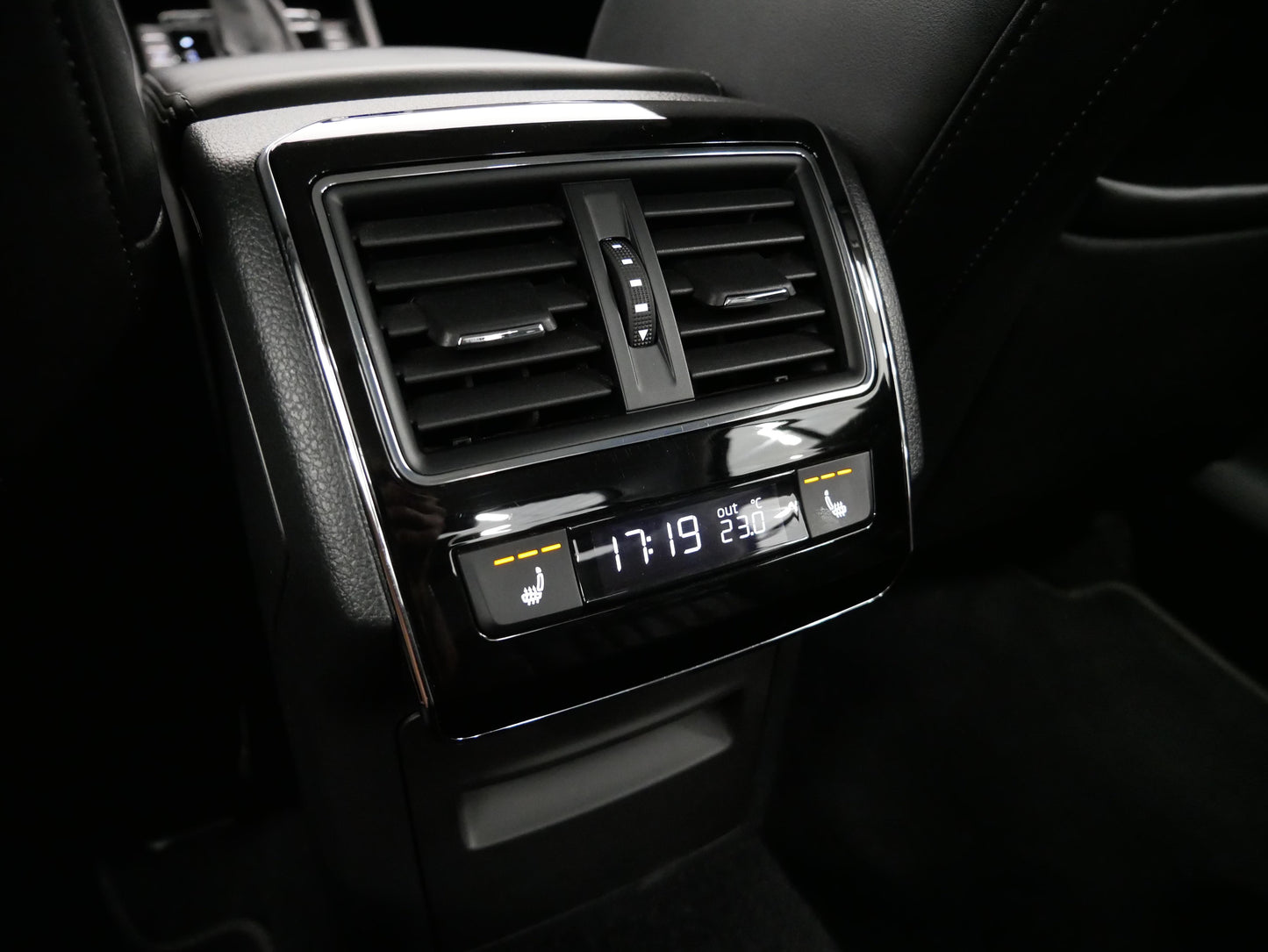 Škoda Superb 2.0 TDI 140 kW DSG 4x4 L&K