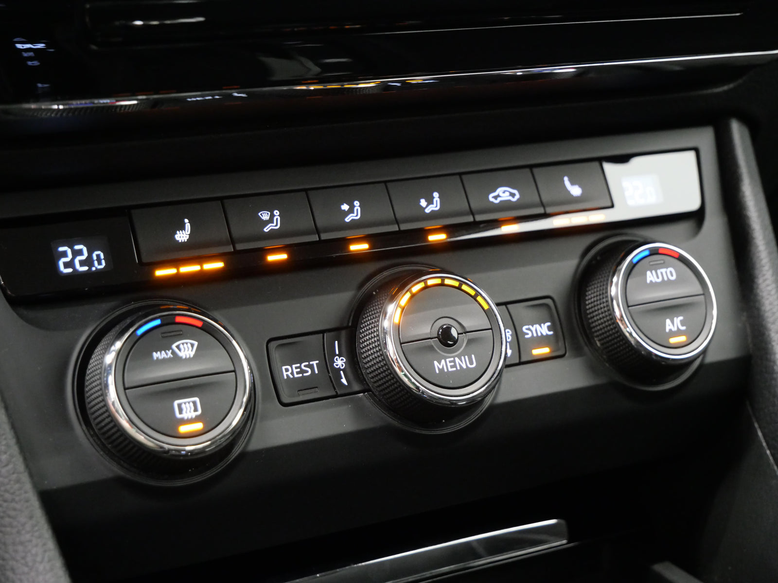 Škoda Superb 2.0 TDI 110 kW Style – foto 23