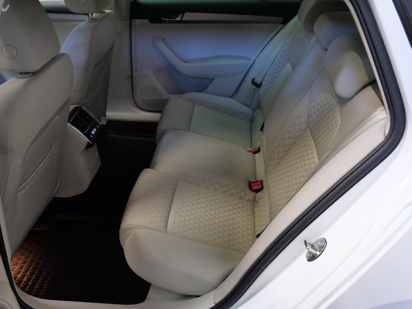 Škoda Superb 2.0 TDI 140 kW Style