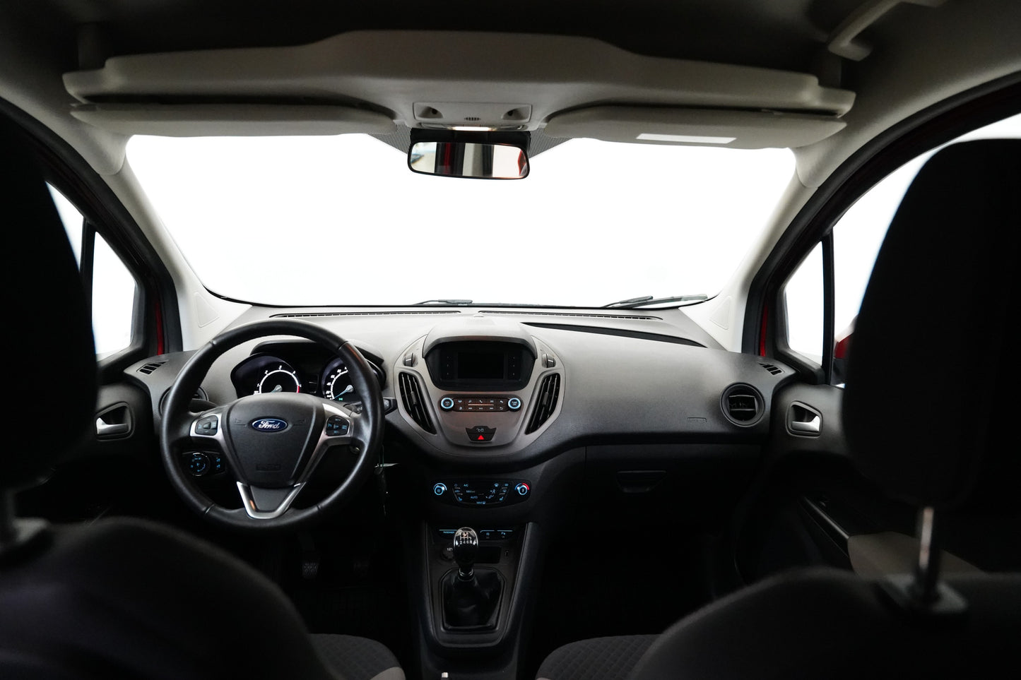 Ford Tourneo Courier 1.5 TDCi 74 kW Trend