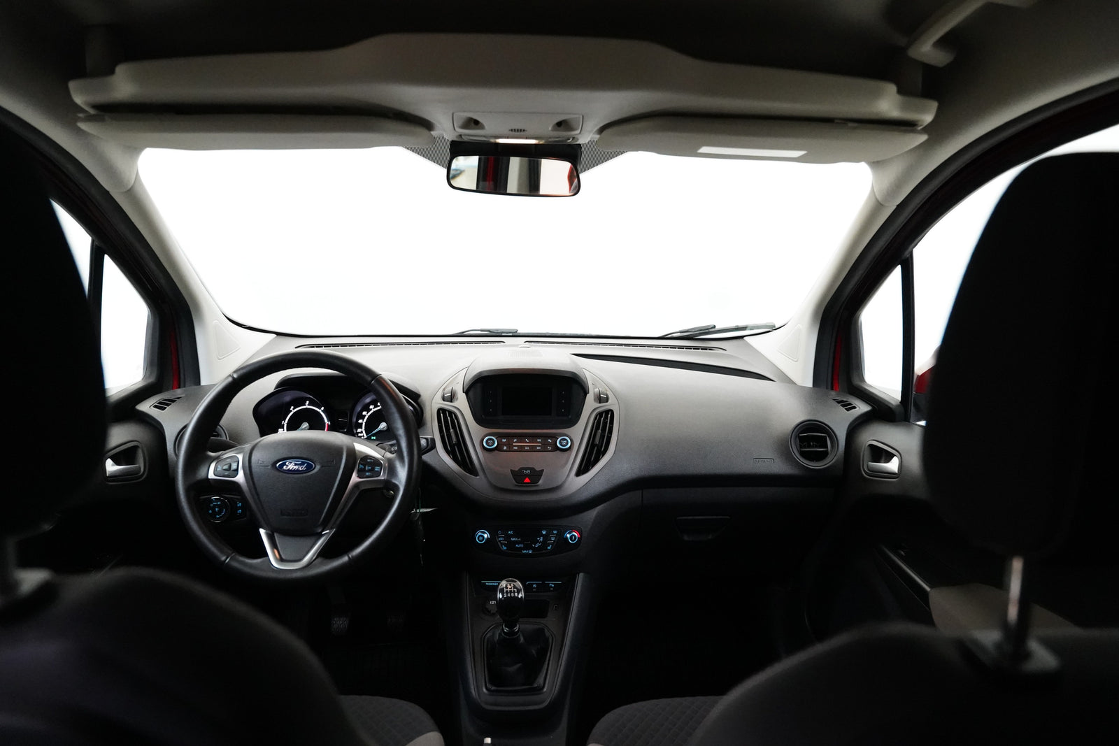 Ford Tourneo Courier 1.5 TDCi 74 kW Trend – foto 23