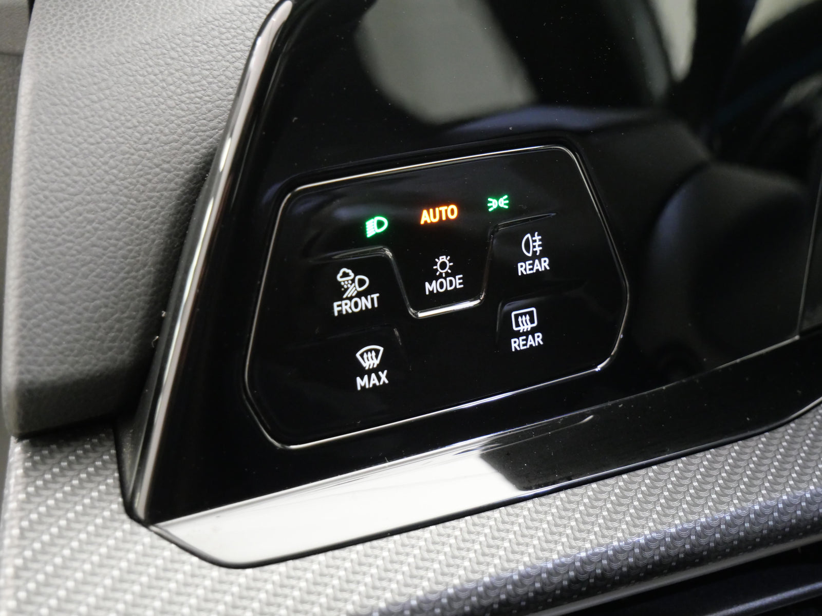 Volkswagen Golf 2.0 TDI 110 kW DSG R-Line – foto 22