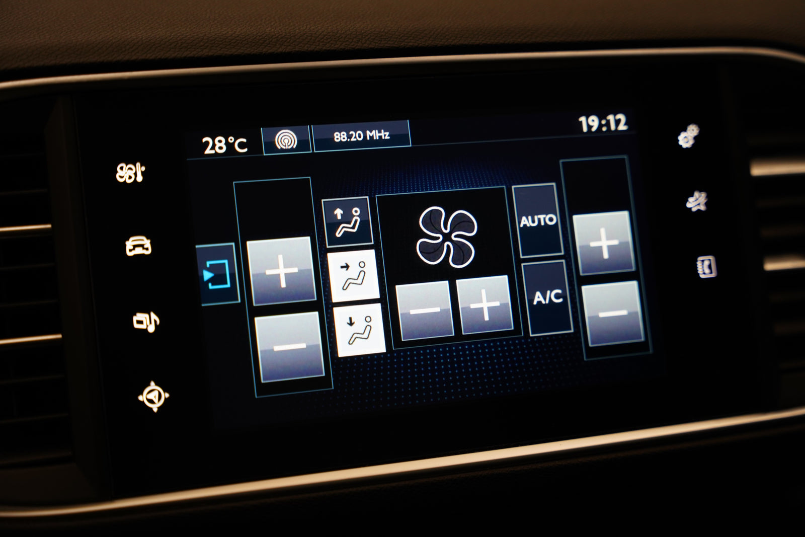Peugeot 308 2.0 Blue-HDi 110 kW Allure – foto 23