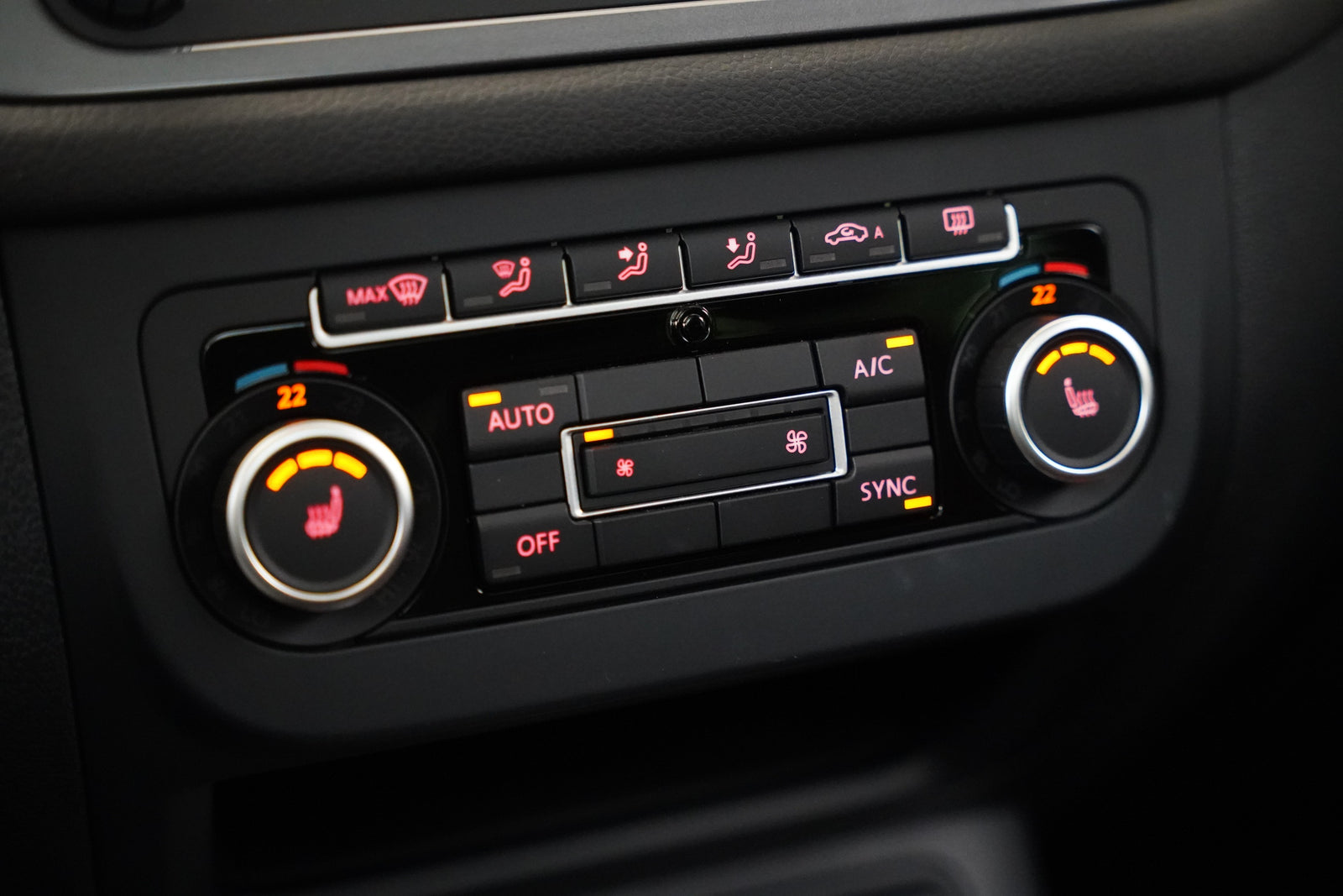 Volkswagen Tiguan 2.0 TSI 155 kW DSG 4x4 Sport – foto 23