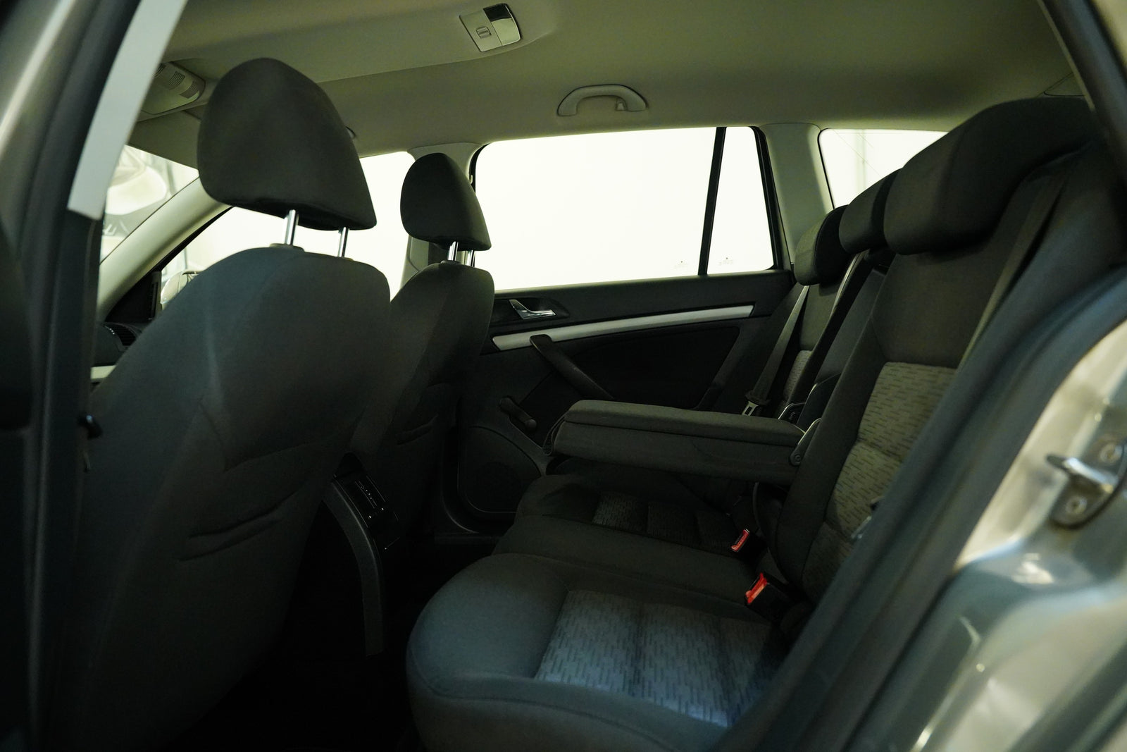 Škoda Octavia 1.6 TDI 77 kW Ambiente – foto 23