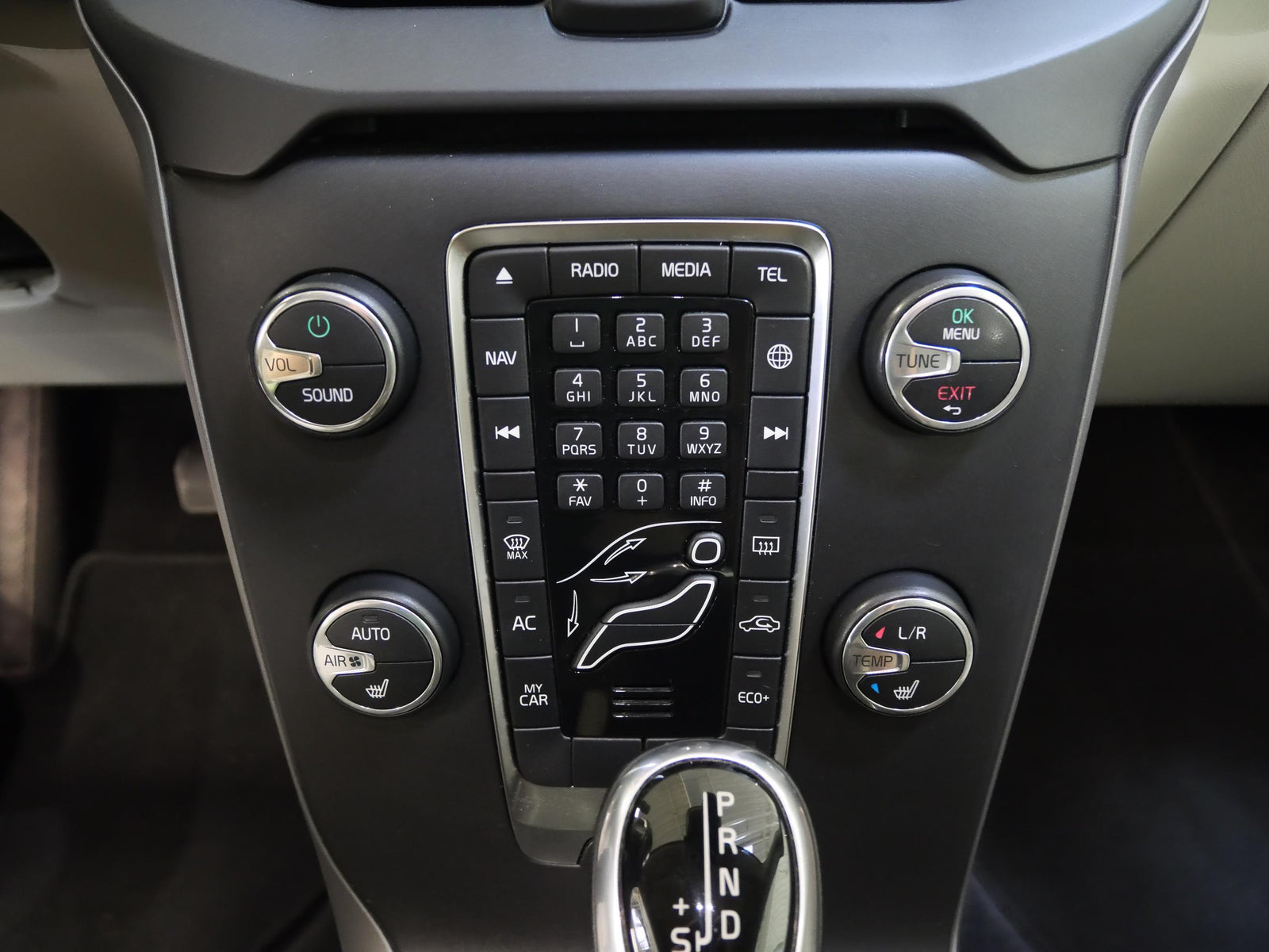 Volvo V40 D3 110 kW Momentum – foto 23