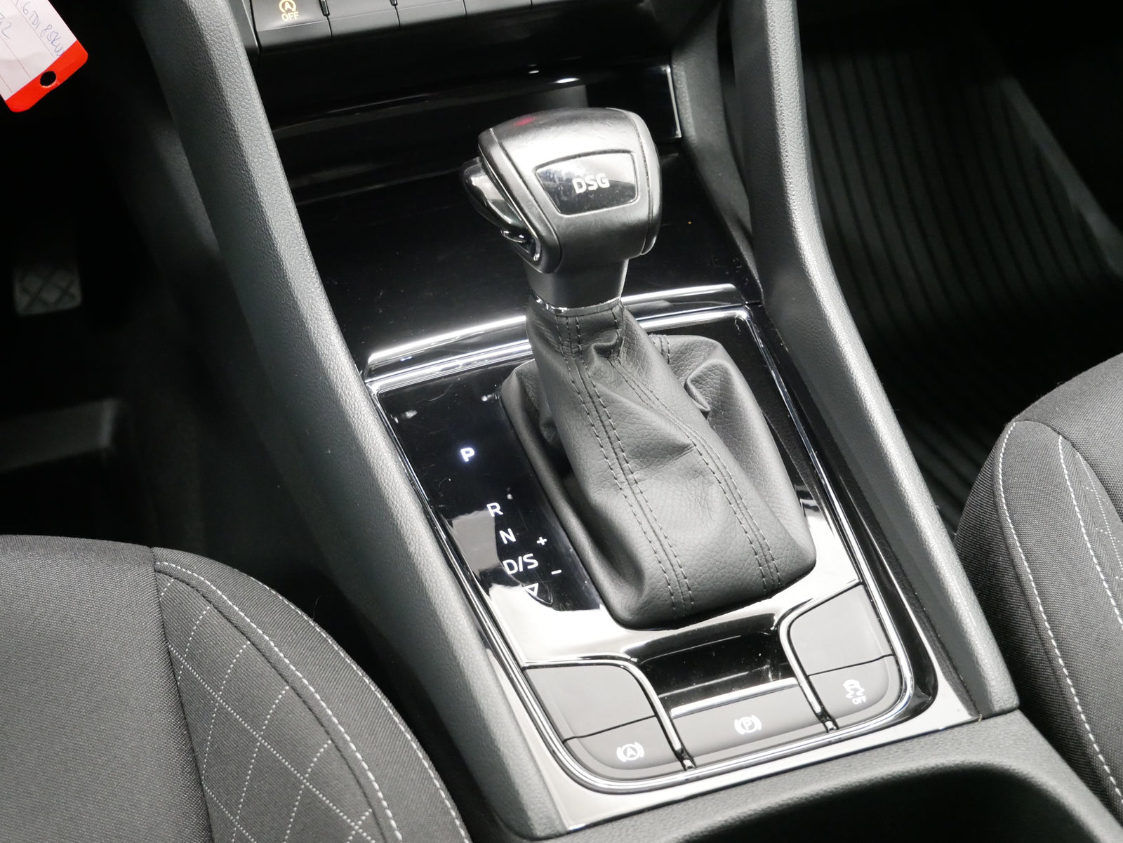 Škoda Karoq 1.6 TDI 85 kW Ambition – foto 24